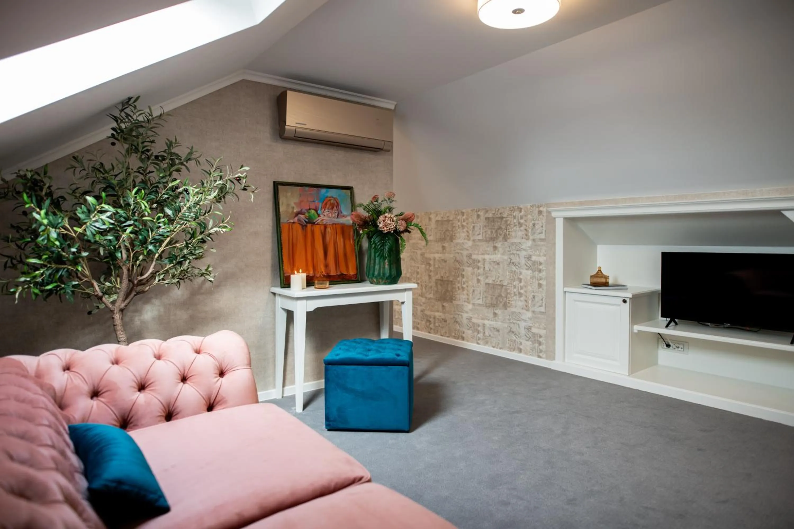 TV and multimedia in Olivia 9teen Hotel Boutique