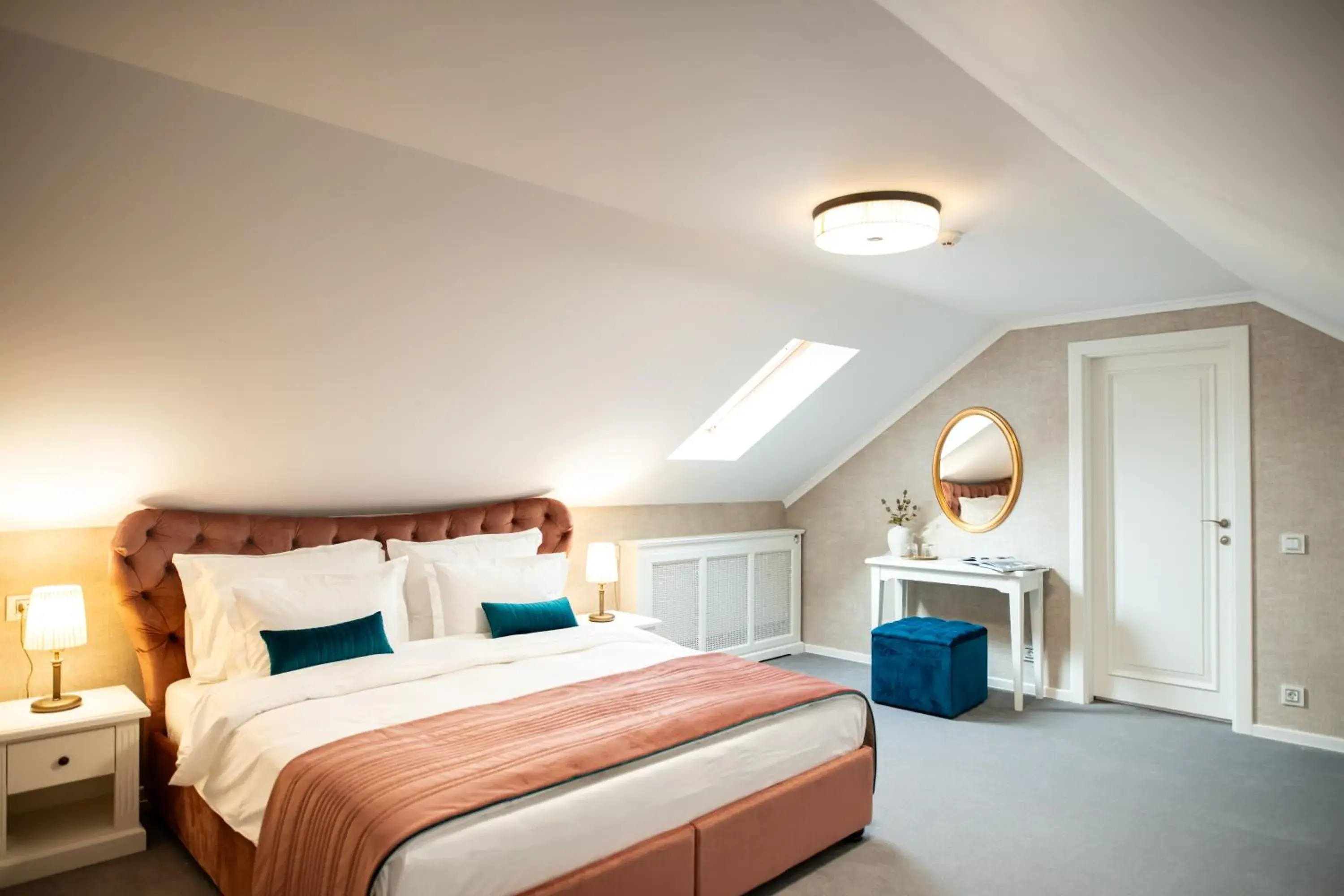 Deluxe King Room - single occupancy in Olivia 9teen Hotel Boutique Deluxe King Room - single occupancy in Olivia 9teen Hotel Boutique