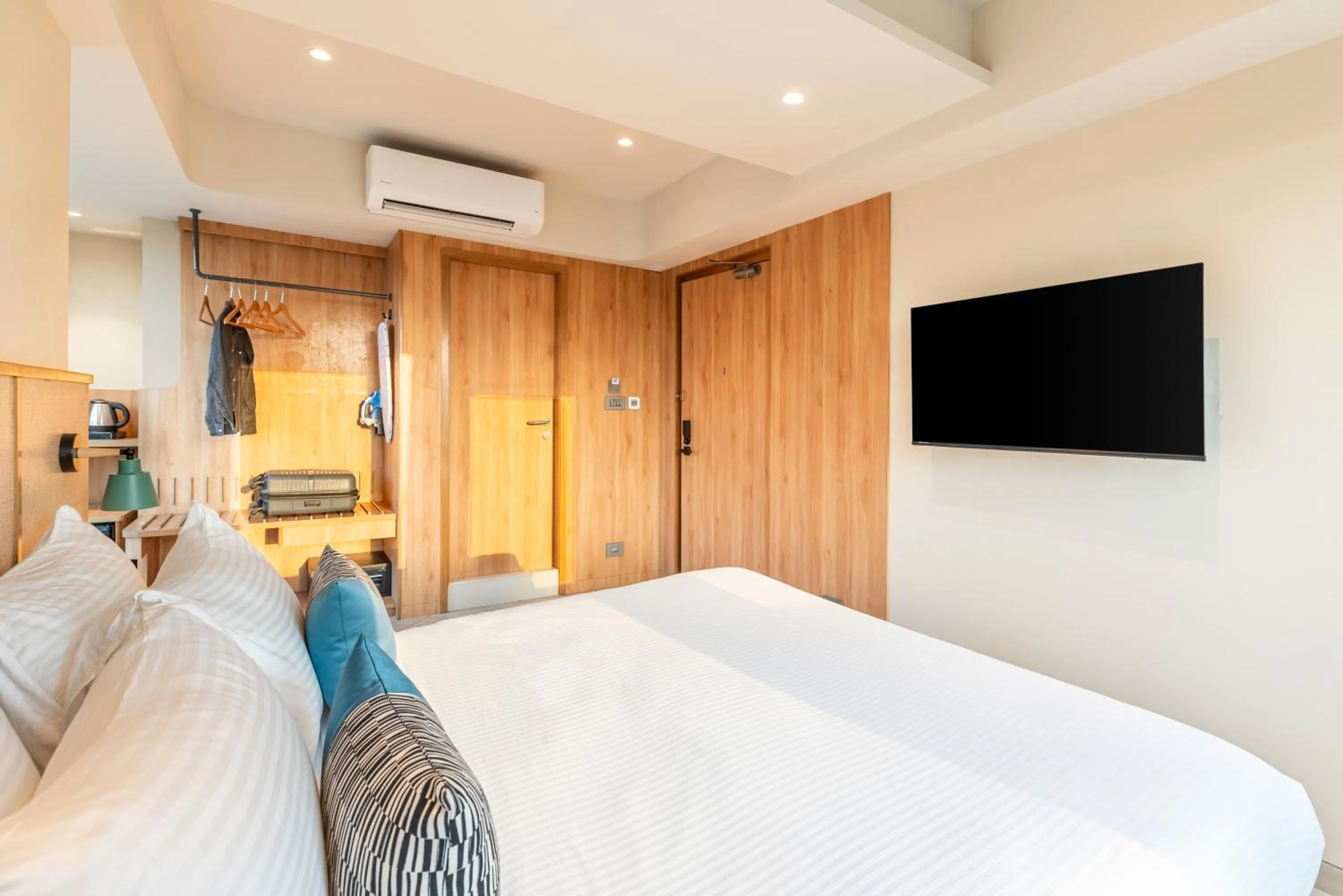 Bed in Indie Stays Mumbai International Airport