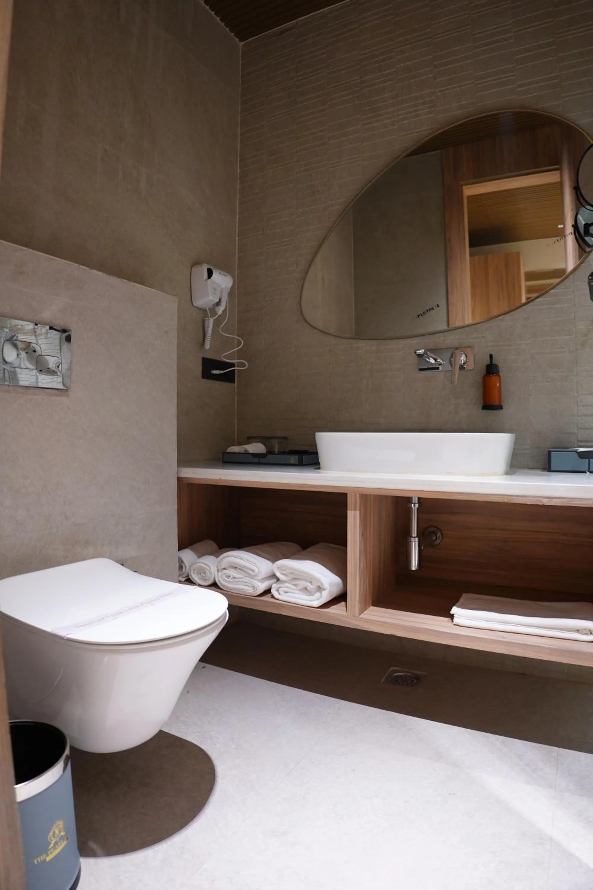 Bathroom in The Pearl Petal