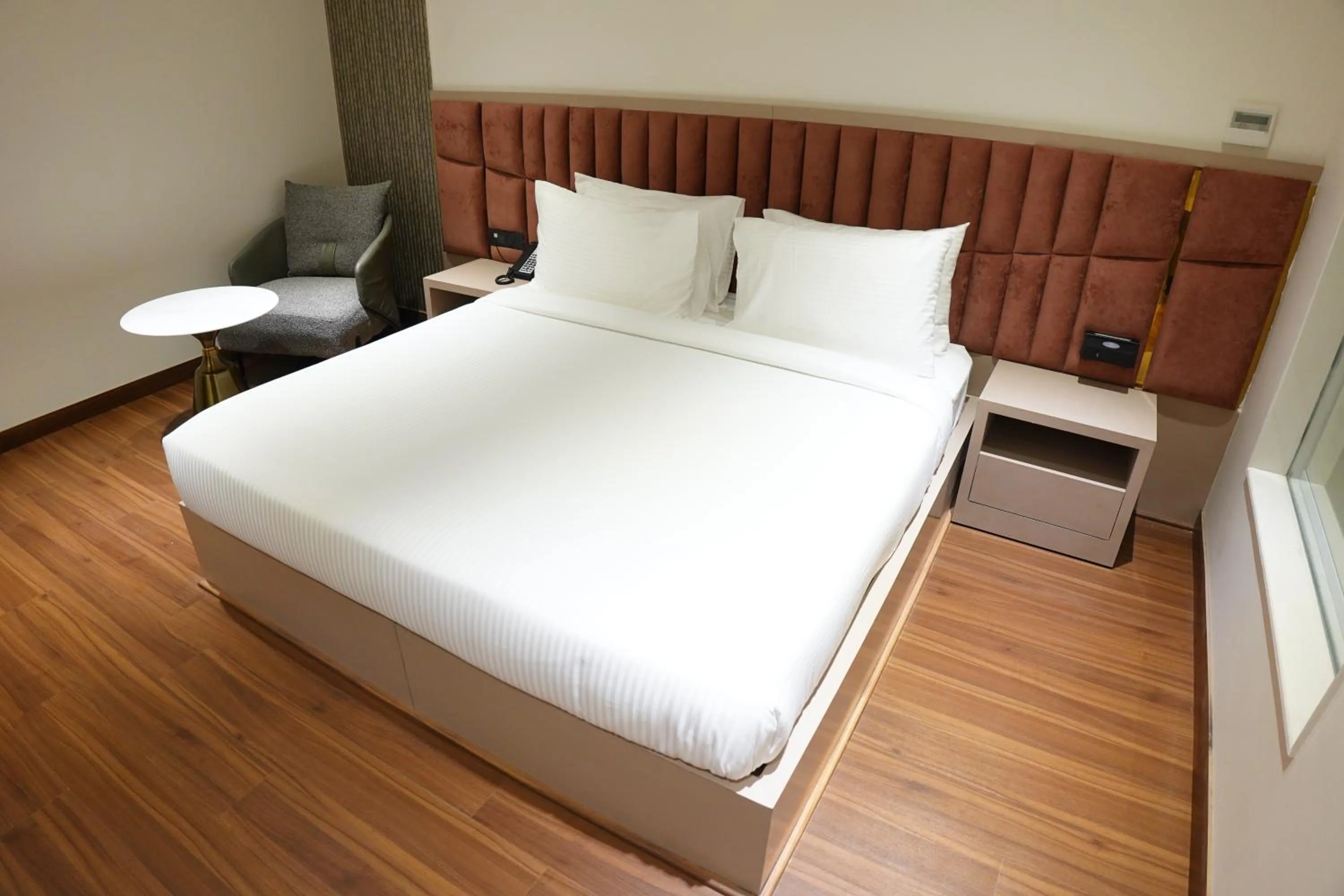 Bed in The Pearl Petal