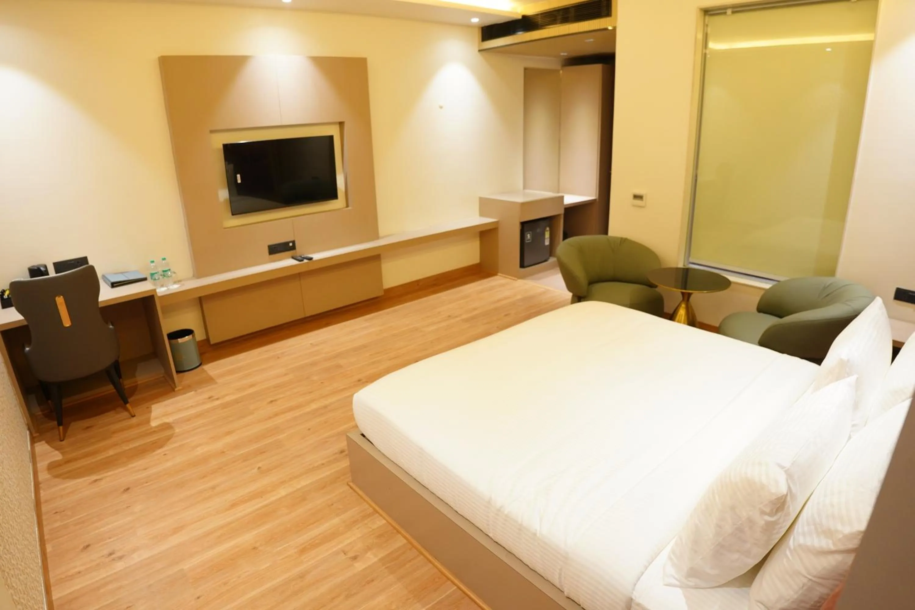 Bedroom, Bed in The Pearl Petal