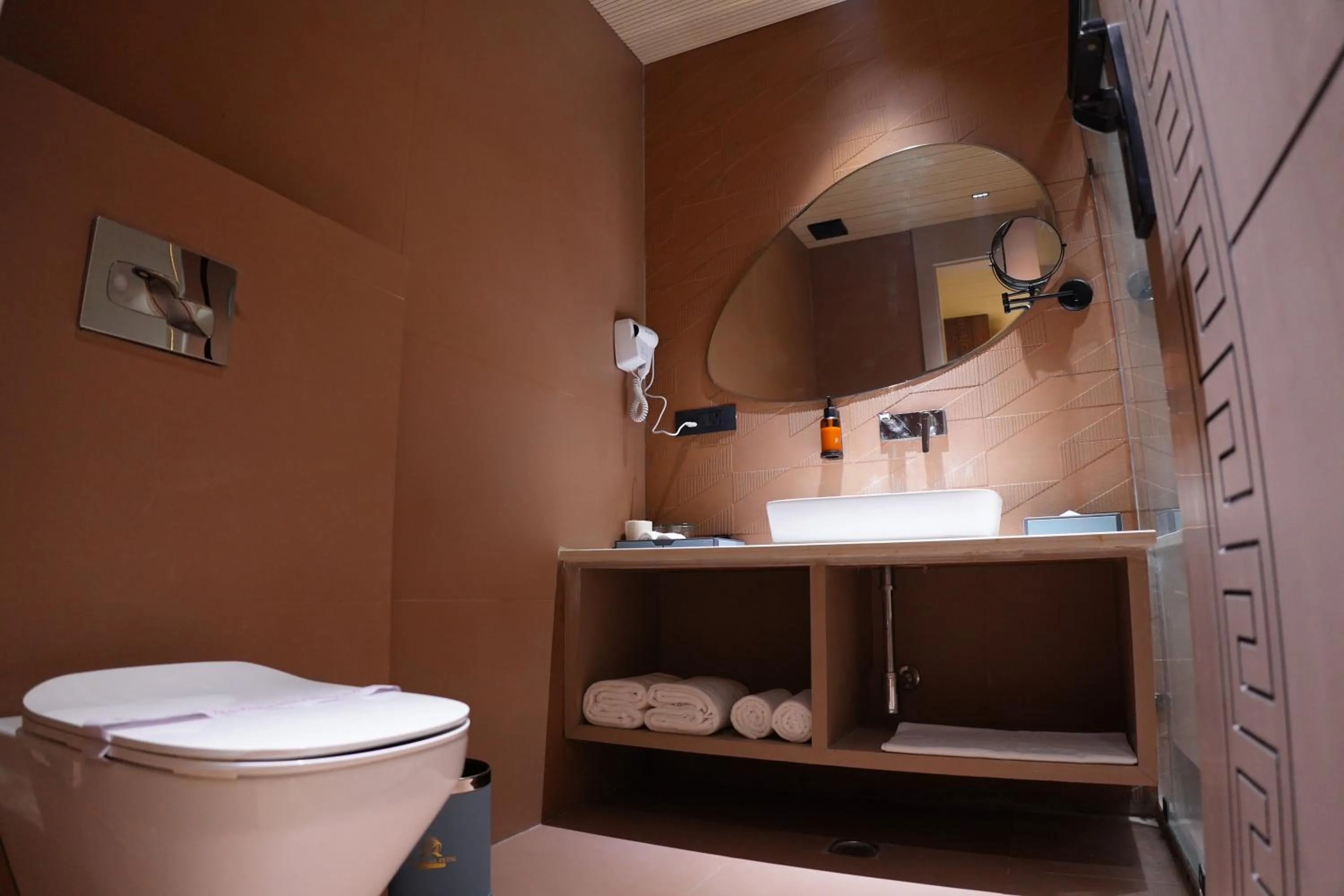 Bathroom in The Pearl Petal