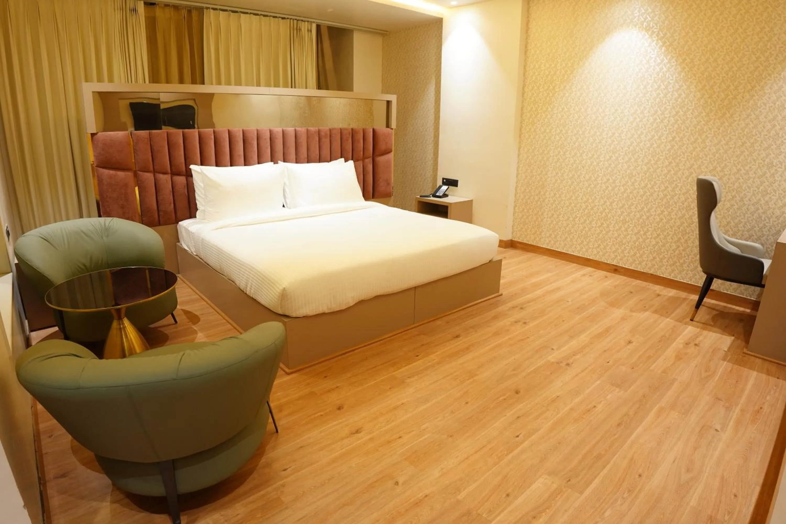 Bedroom, Bed in The Pearl Petal