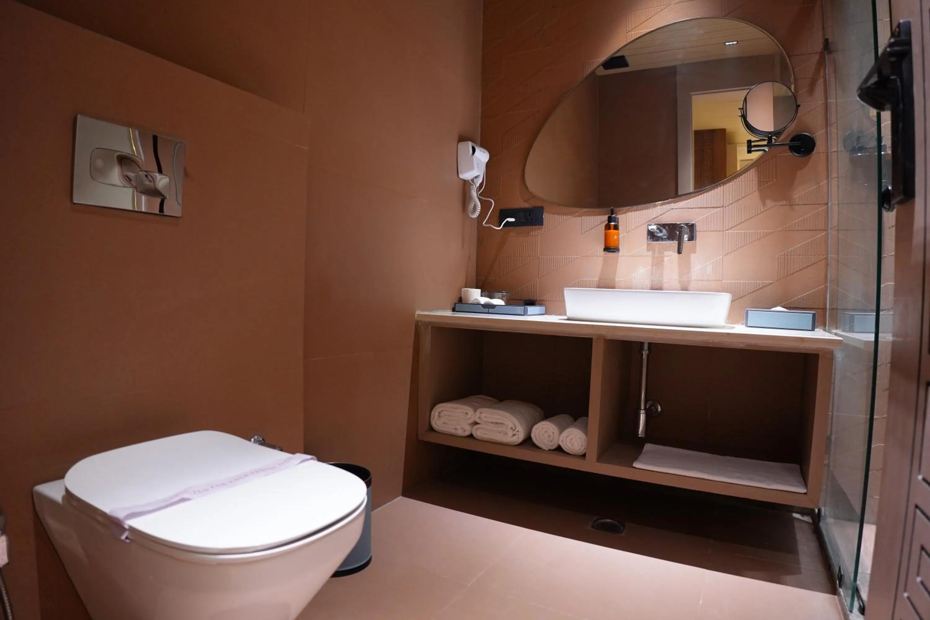 Bathroom in The Pearl Petal