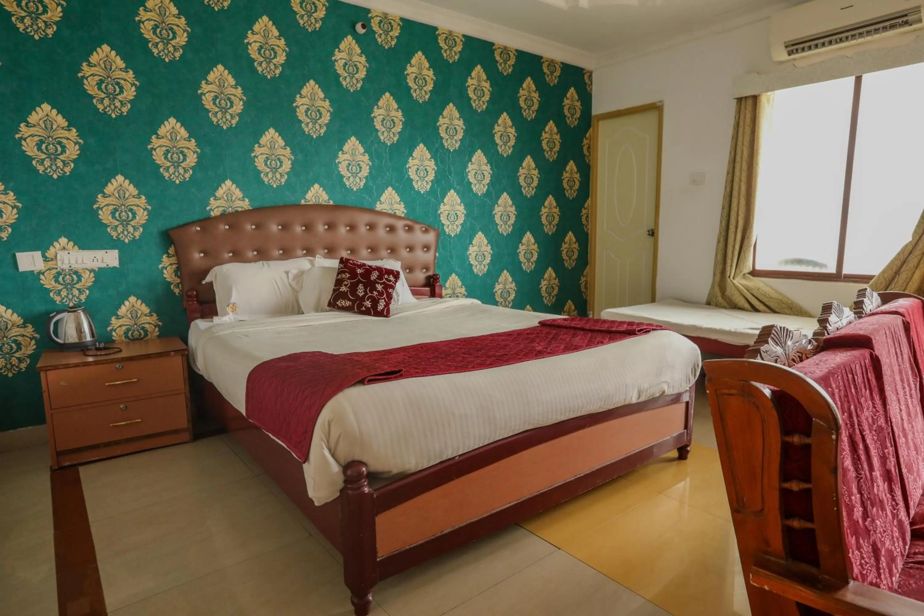 Bed in Thavika O Nila Resort & Convention Centre