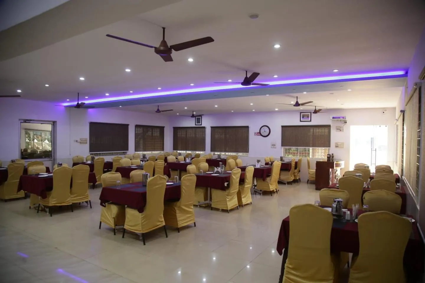 Restaurant/places to eat in Thavika O Nila Resort & Convention Centre
