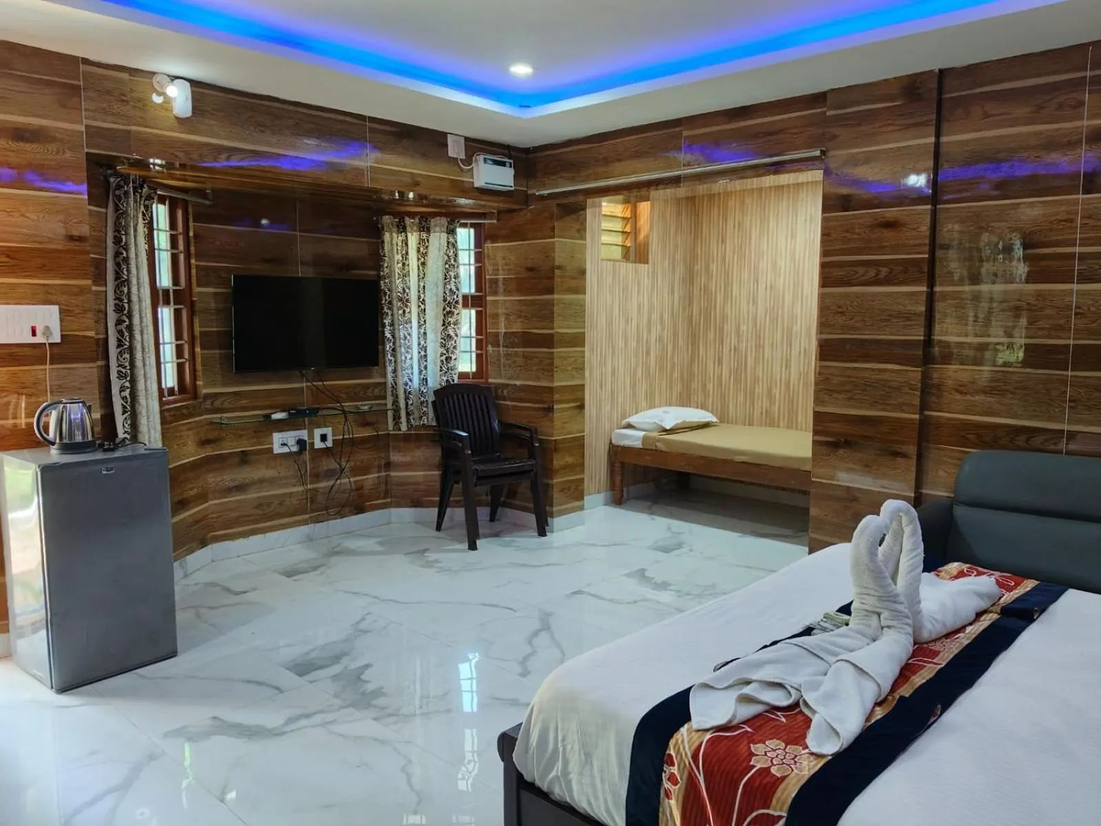 Communal lounge/ TV room, Bed in Thavika O Nila Resort & Convention Centre