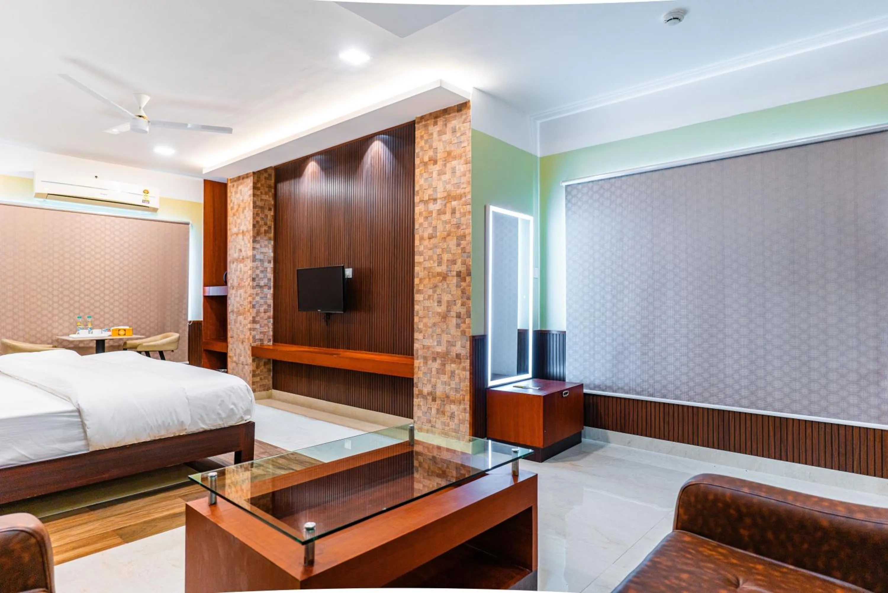 Bed in Misty Rock Hotels