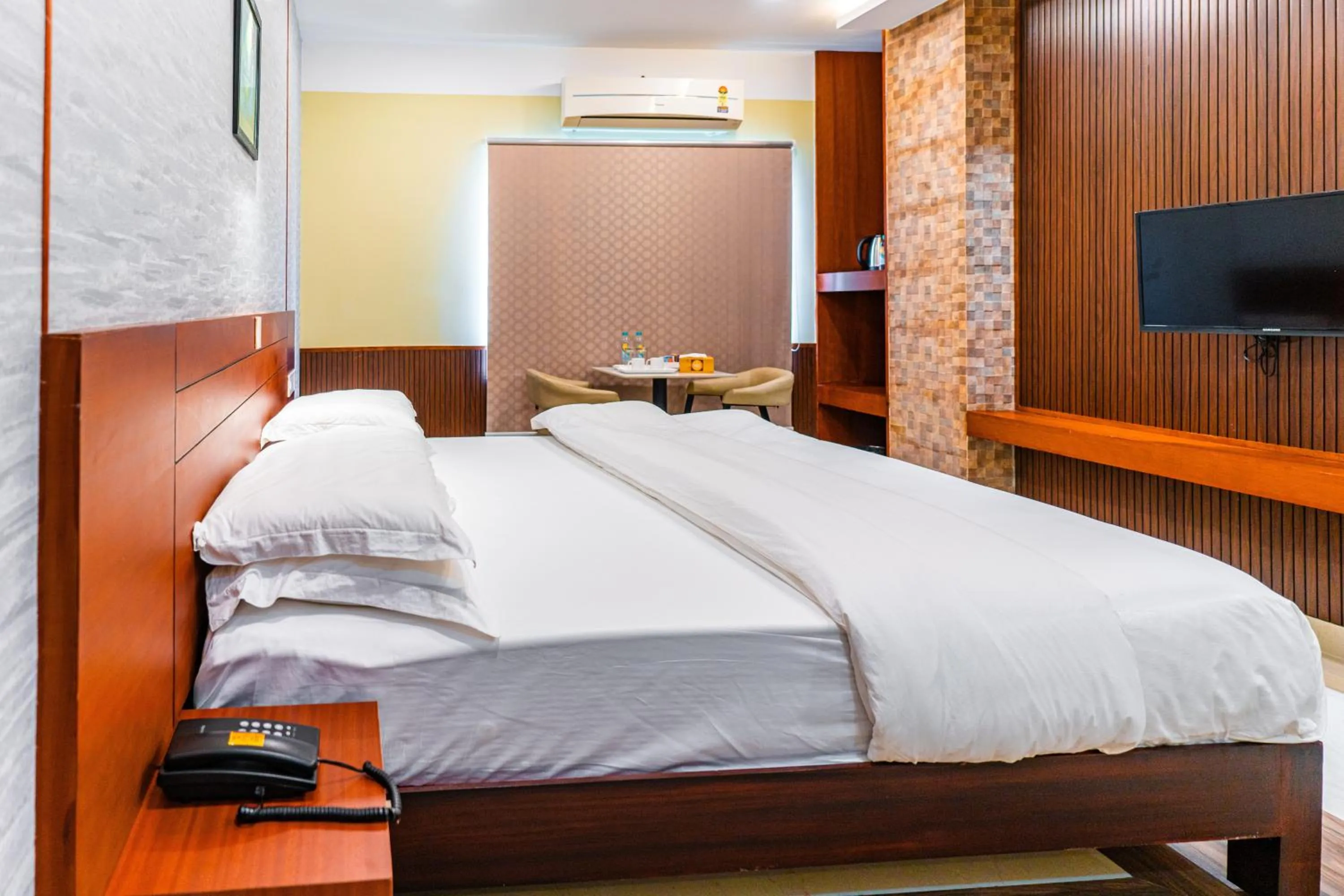 Bed in Misty Rock Hotels