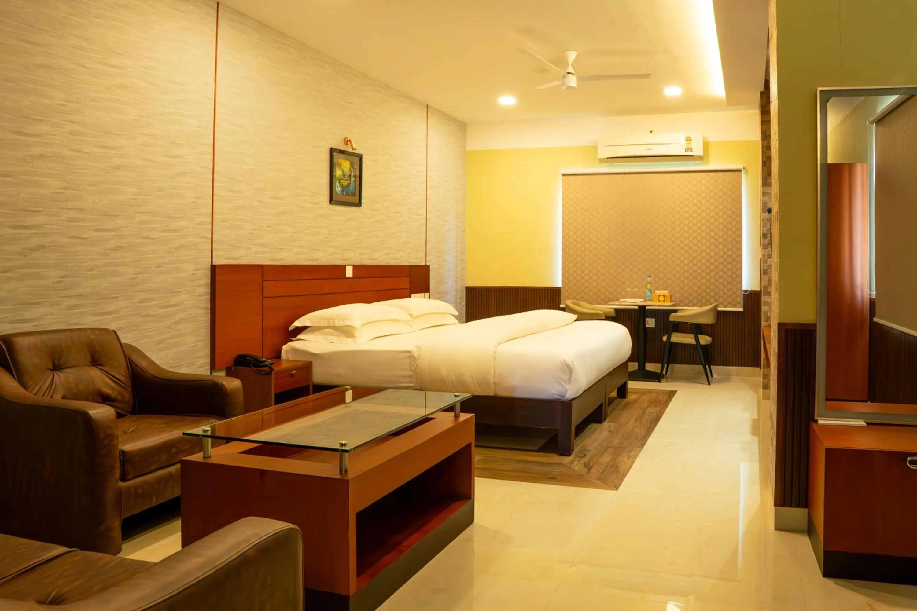 Bed in Misty Rock Hotels