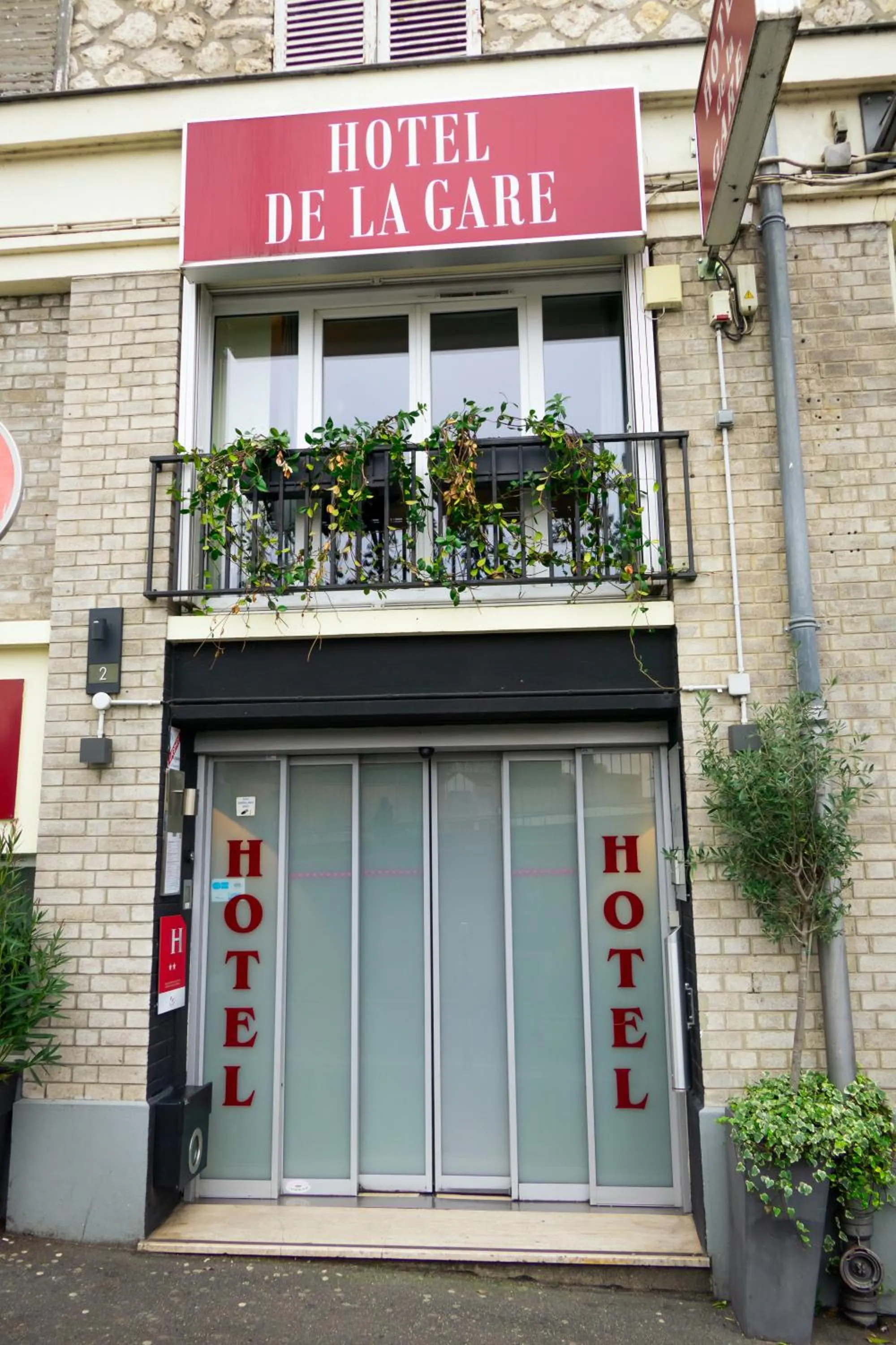 Property building in Hôtel de la gare