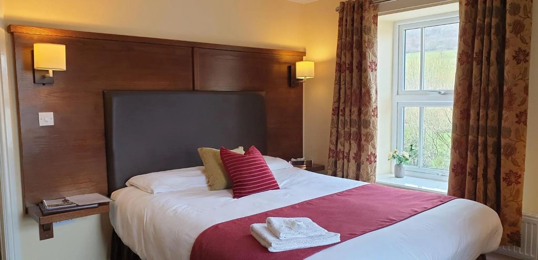 Bed in Usk And Railway Inn