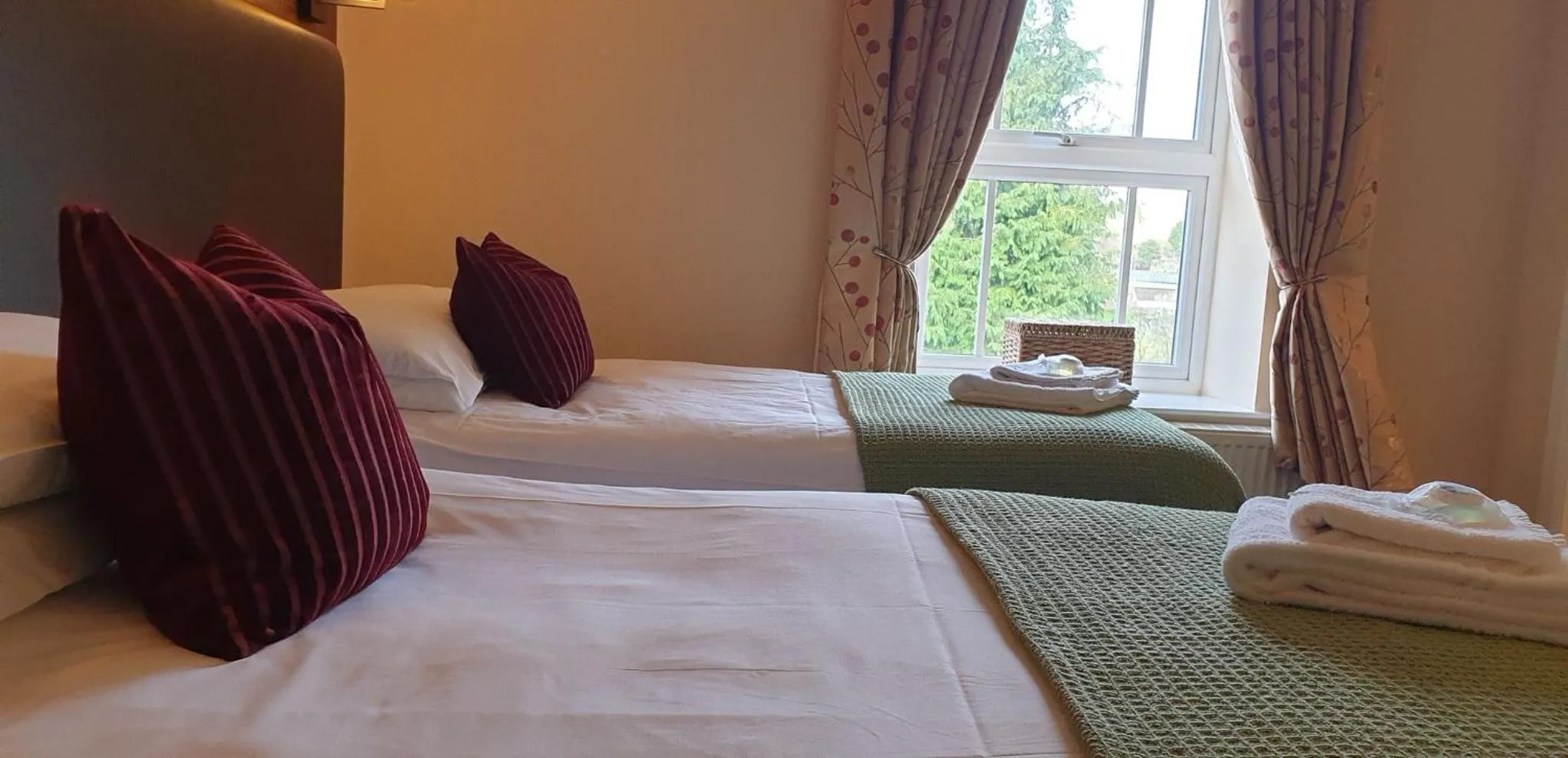 Bed in Usk And Railway Inn