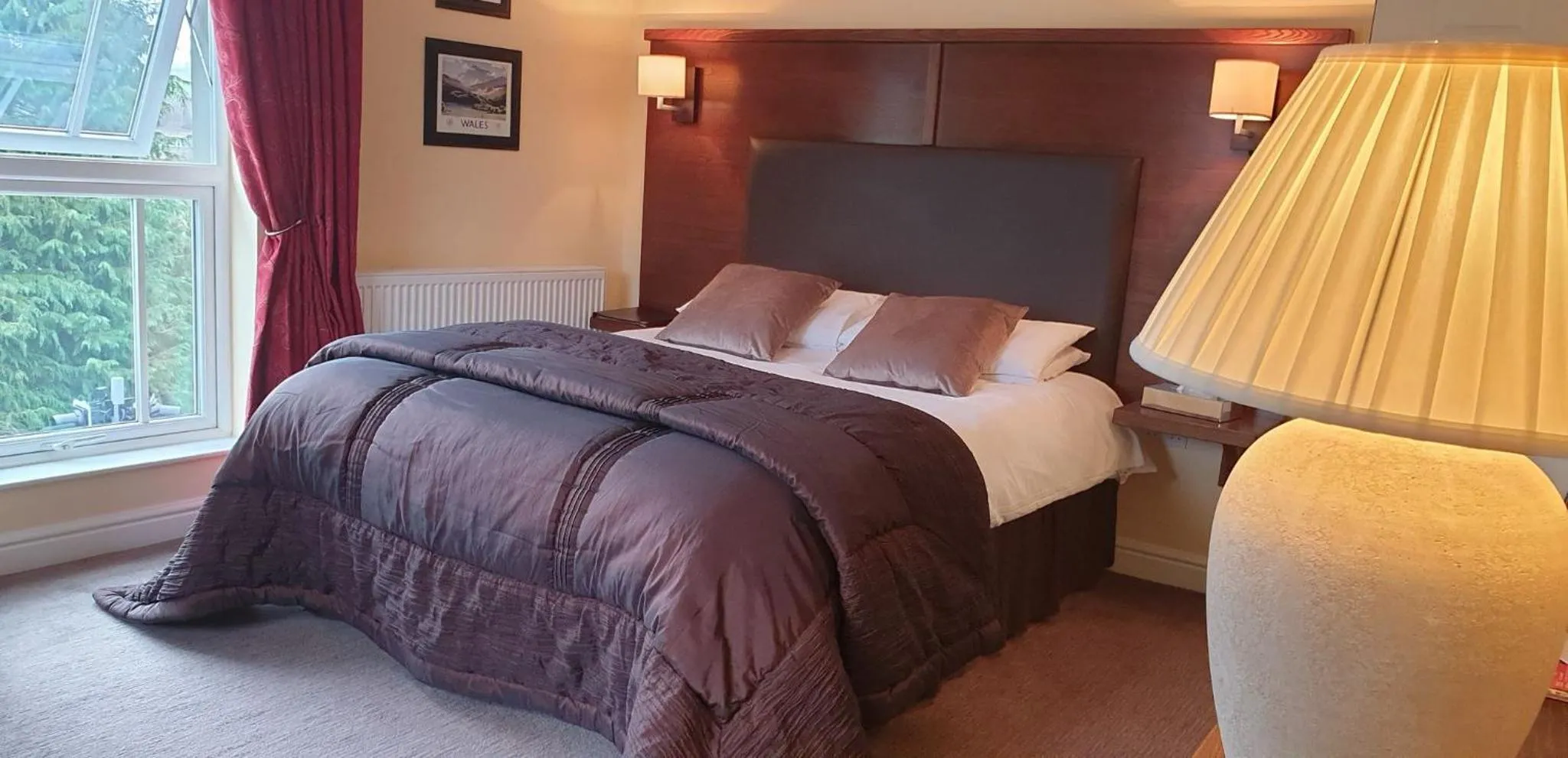 Bed in Usk And Railway Inn