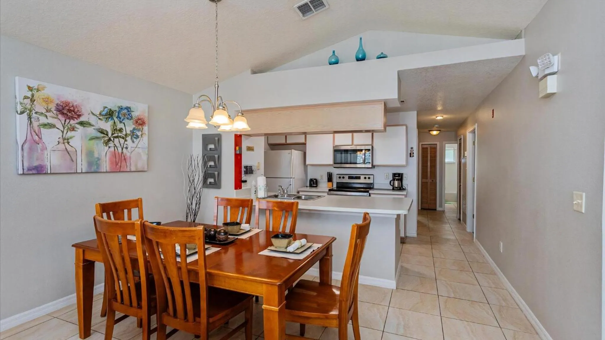 Villas At Island Club Community, Pools, Jacuzzi And More!
