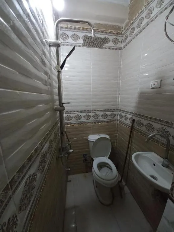 Shower in Pyramids View