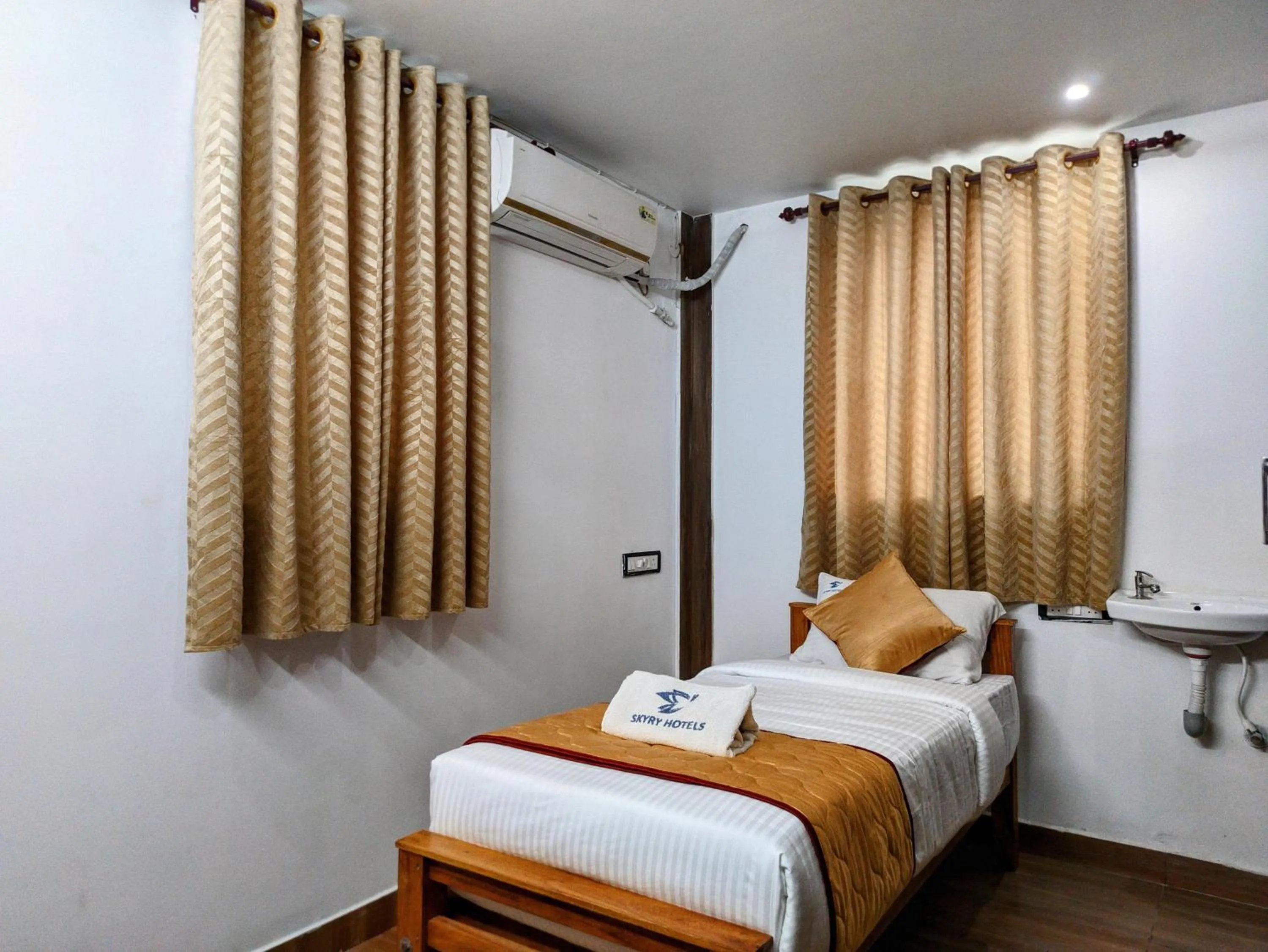 Bed in Skyry Hotels Singanallur