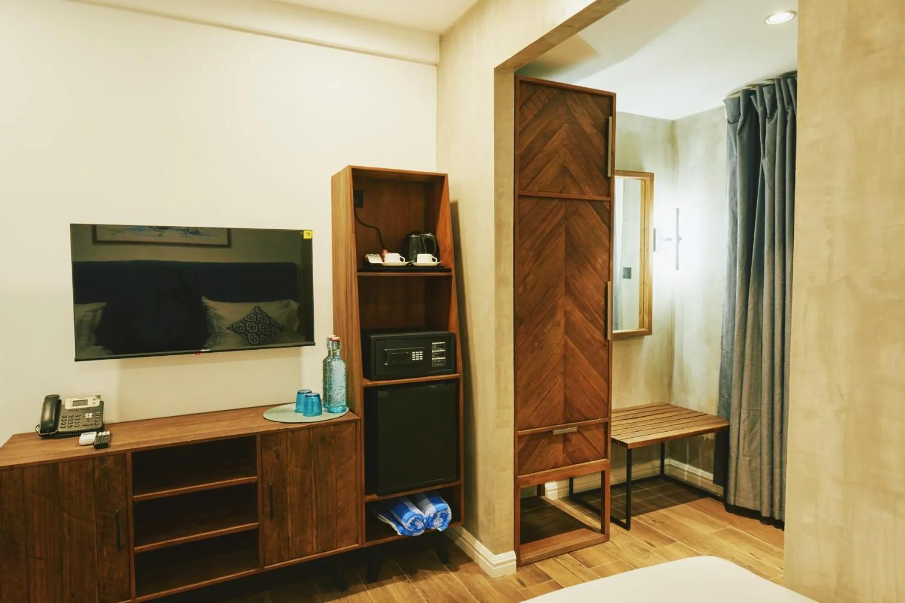 Coffee/tea facilities, Bed in Beach Hotel Dhigurah