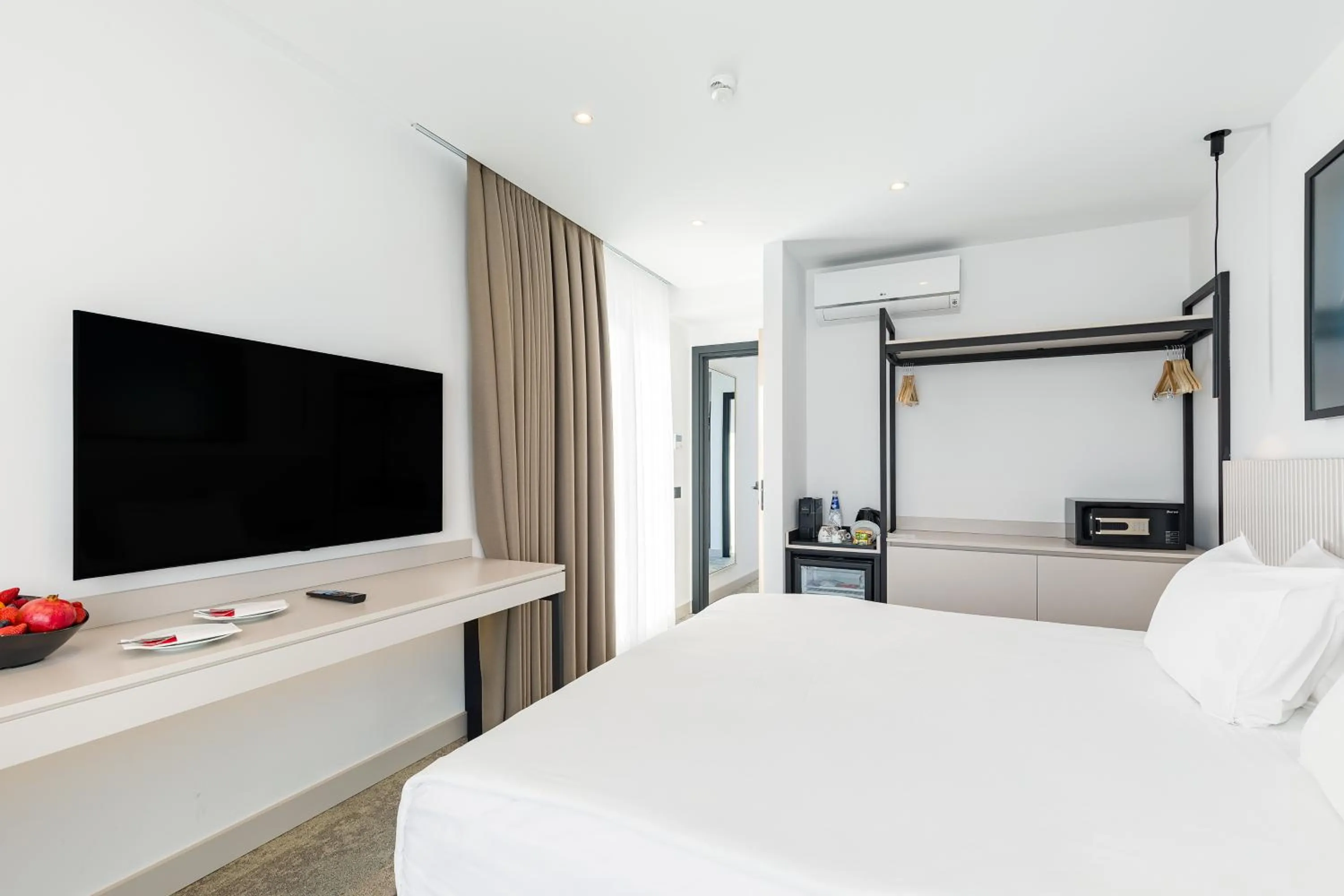 Bedroom, Bed in Regnum Banya Thermal Hotel