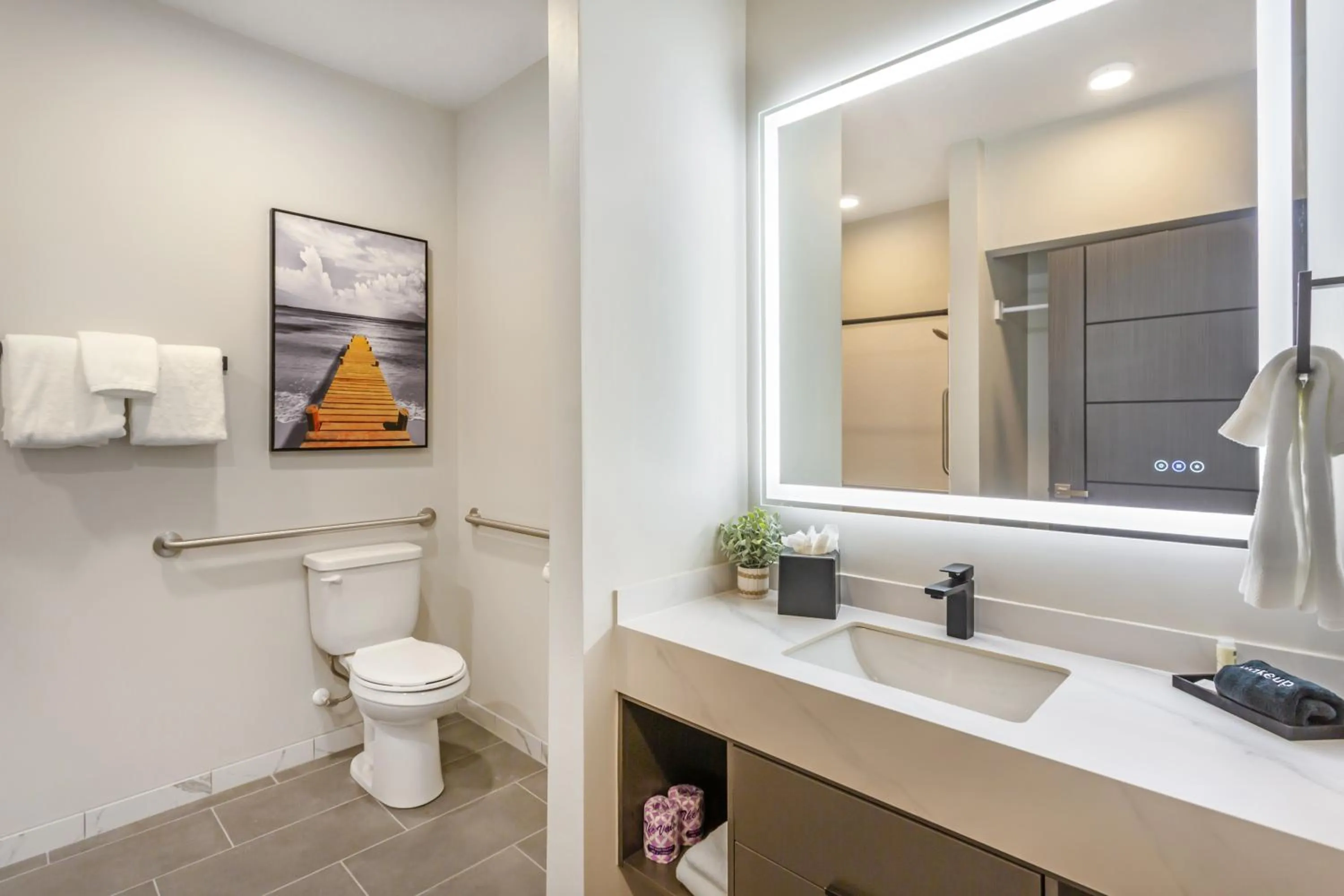 Bathroom in The Valor, an Ascend Collection Hotel