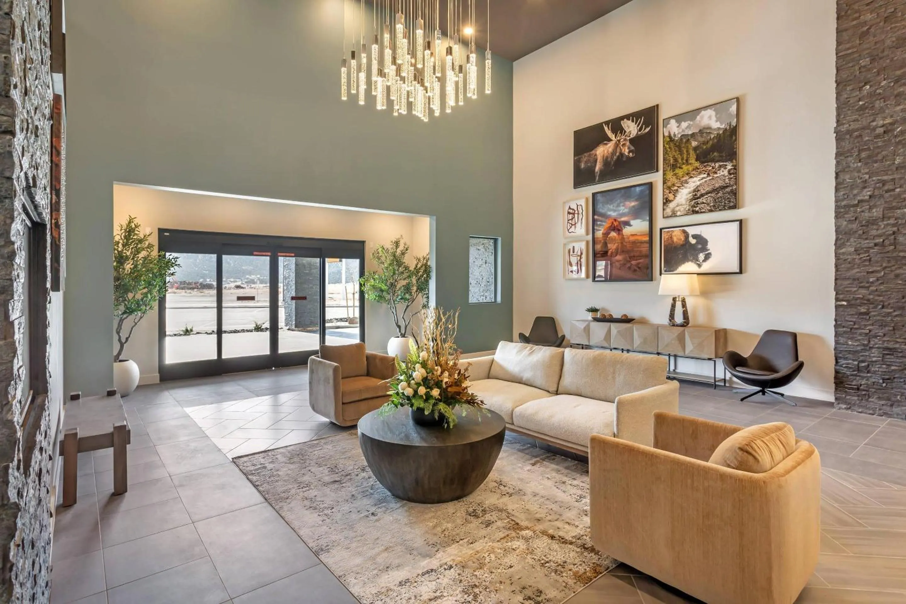 Lobby or reception in The Valor, an Ascend Collection Hotel