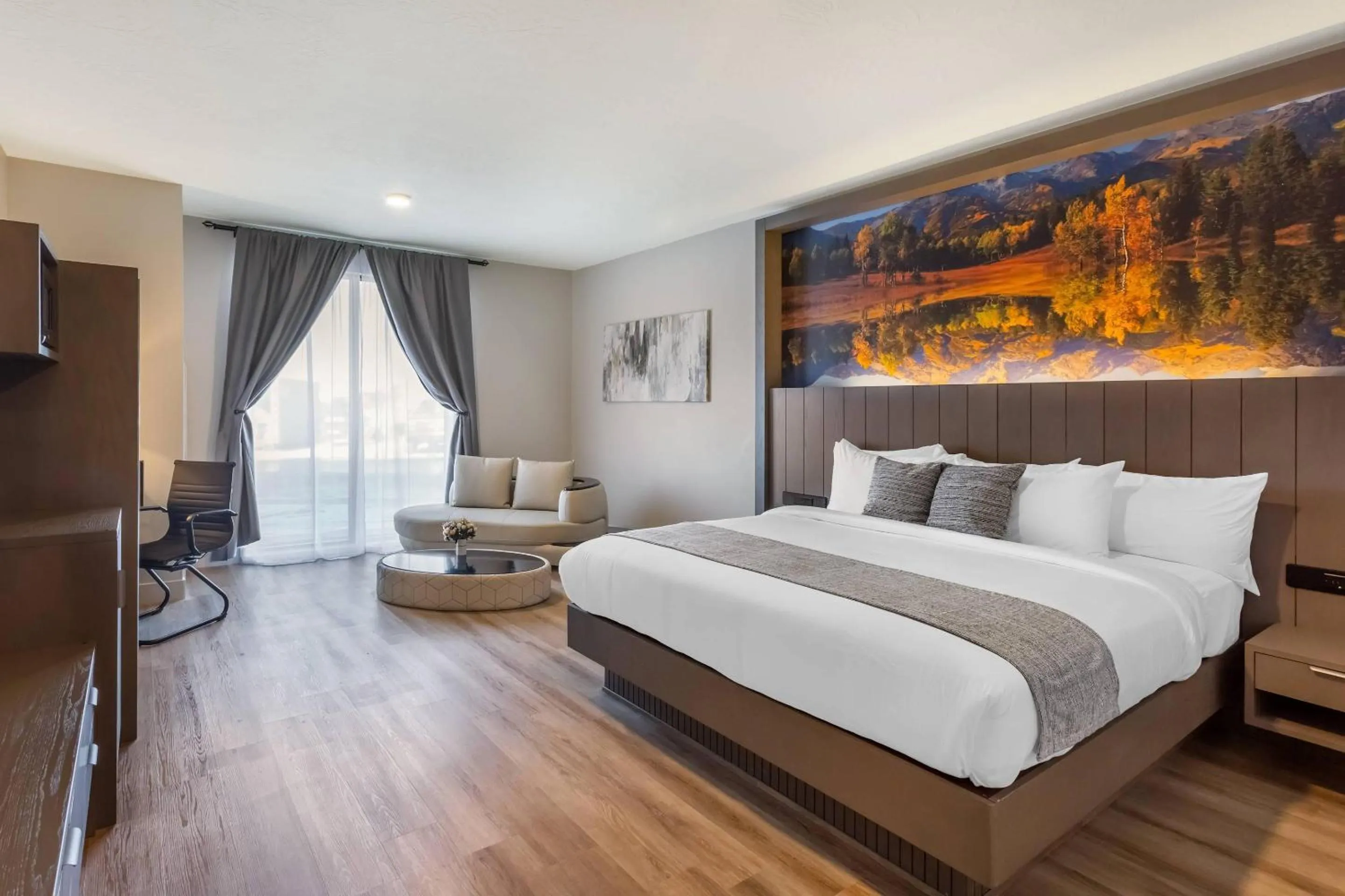 Bedroom, Bed in The Valor, an Ascend Collection Hotel