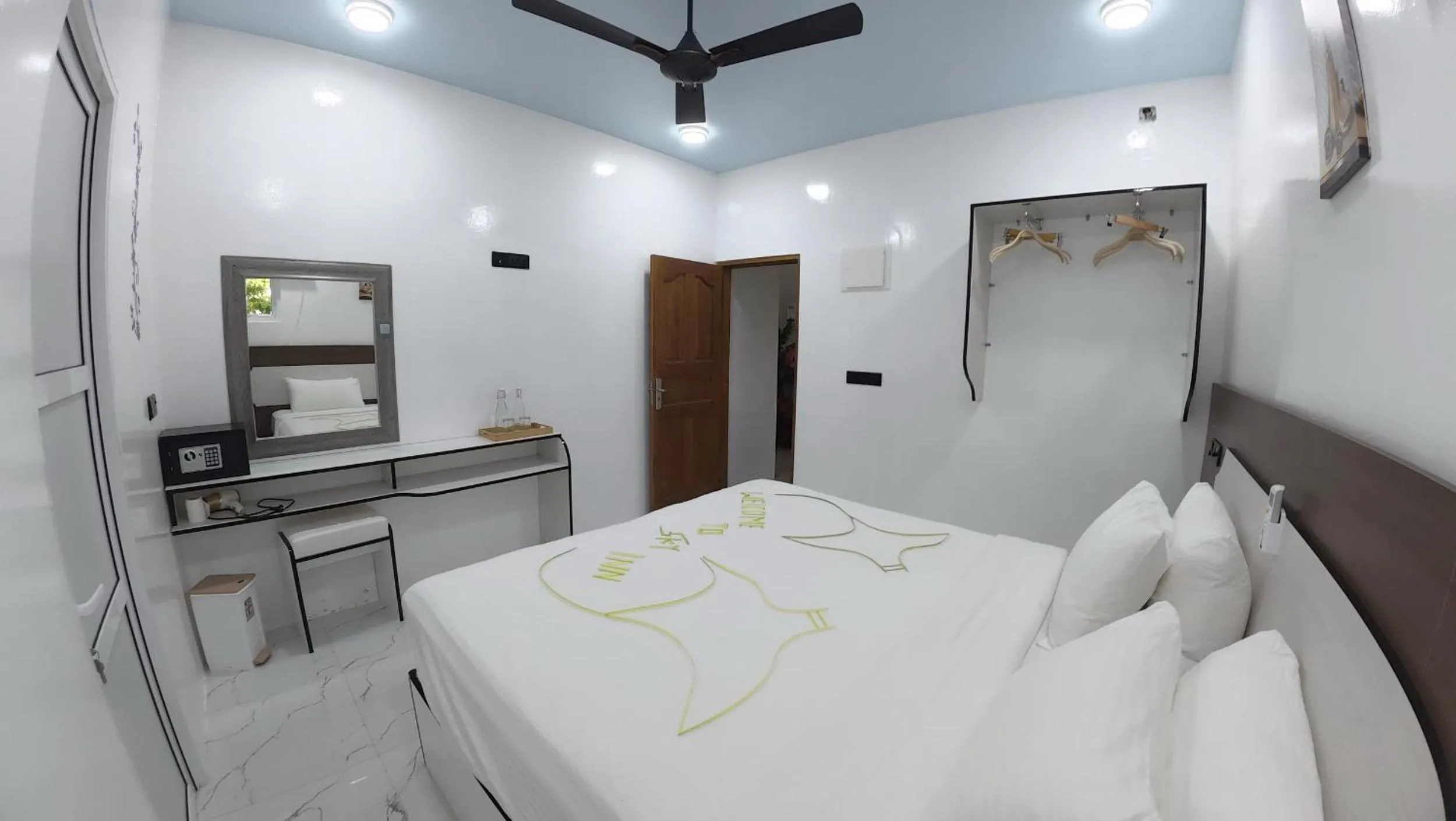 Bed in Skyinn omadhoo