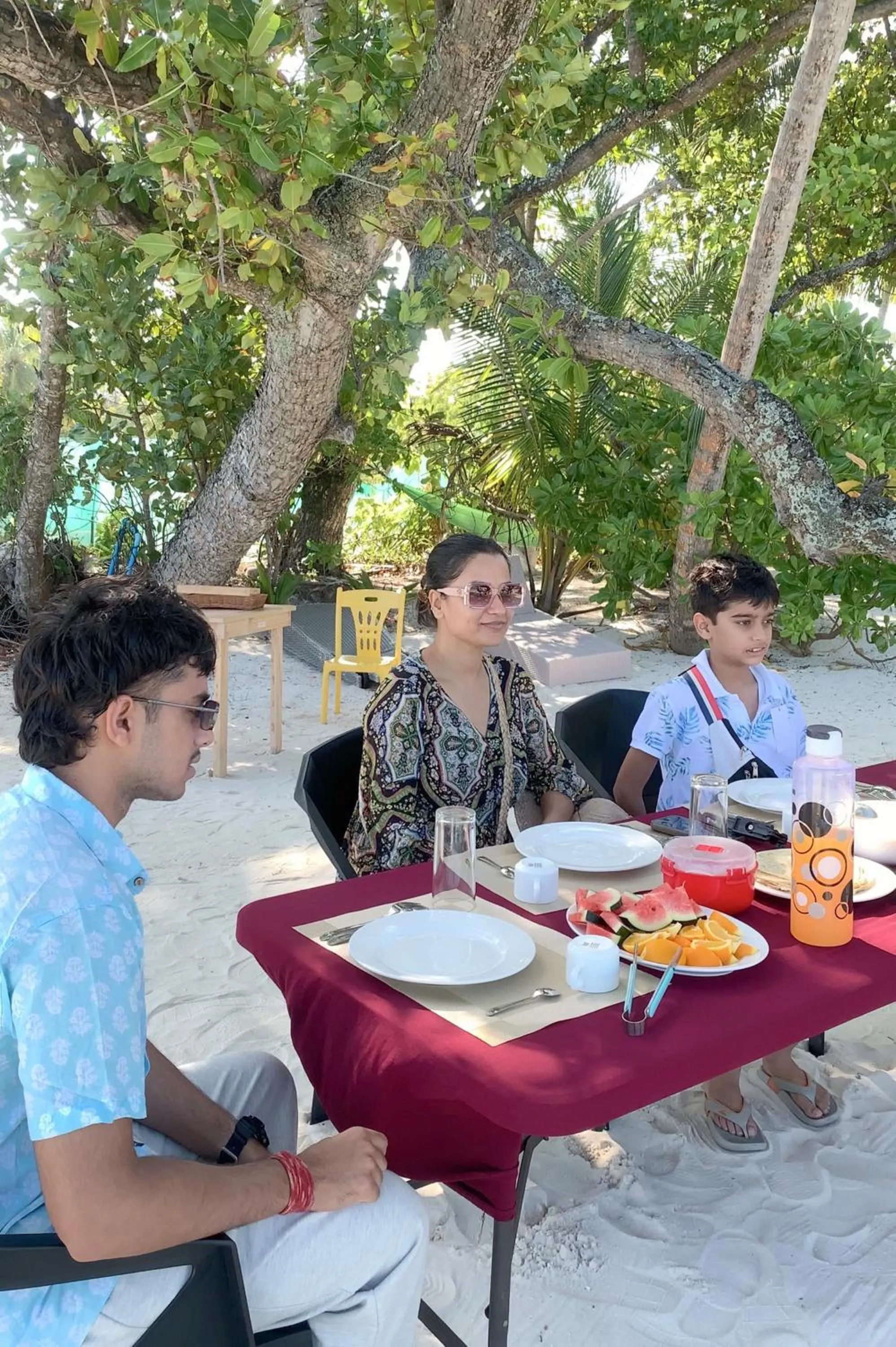 Restaurant/places to eat in Skyinn omadhoo