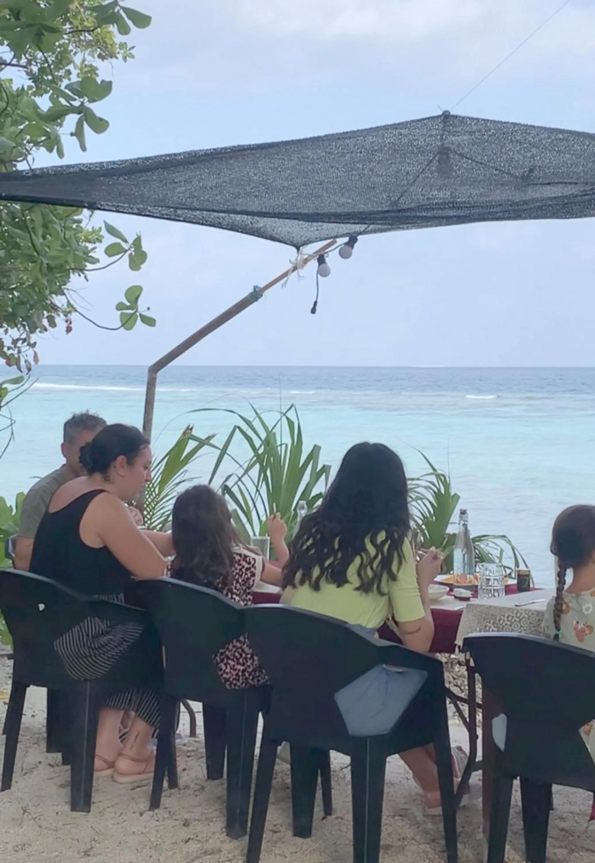Restaurant/places to eat in Skyinn omadhoo