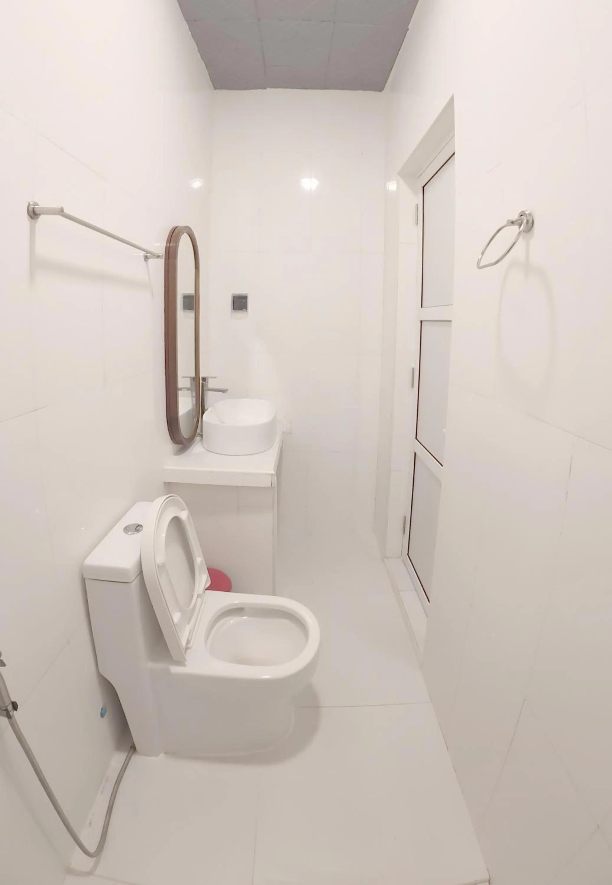Shower in Skyinn omadhoo