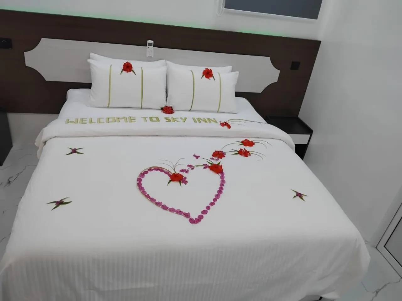 Bed in Skyinn omadhoo