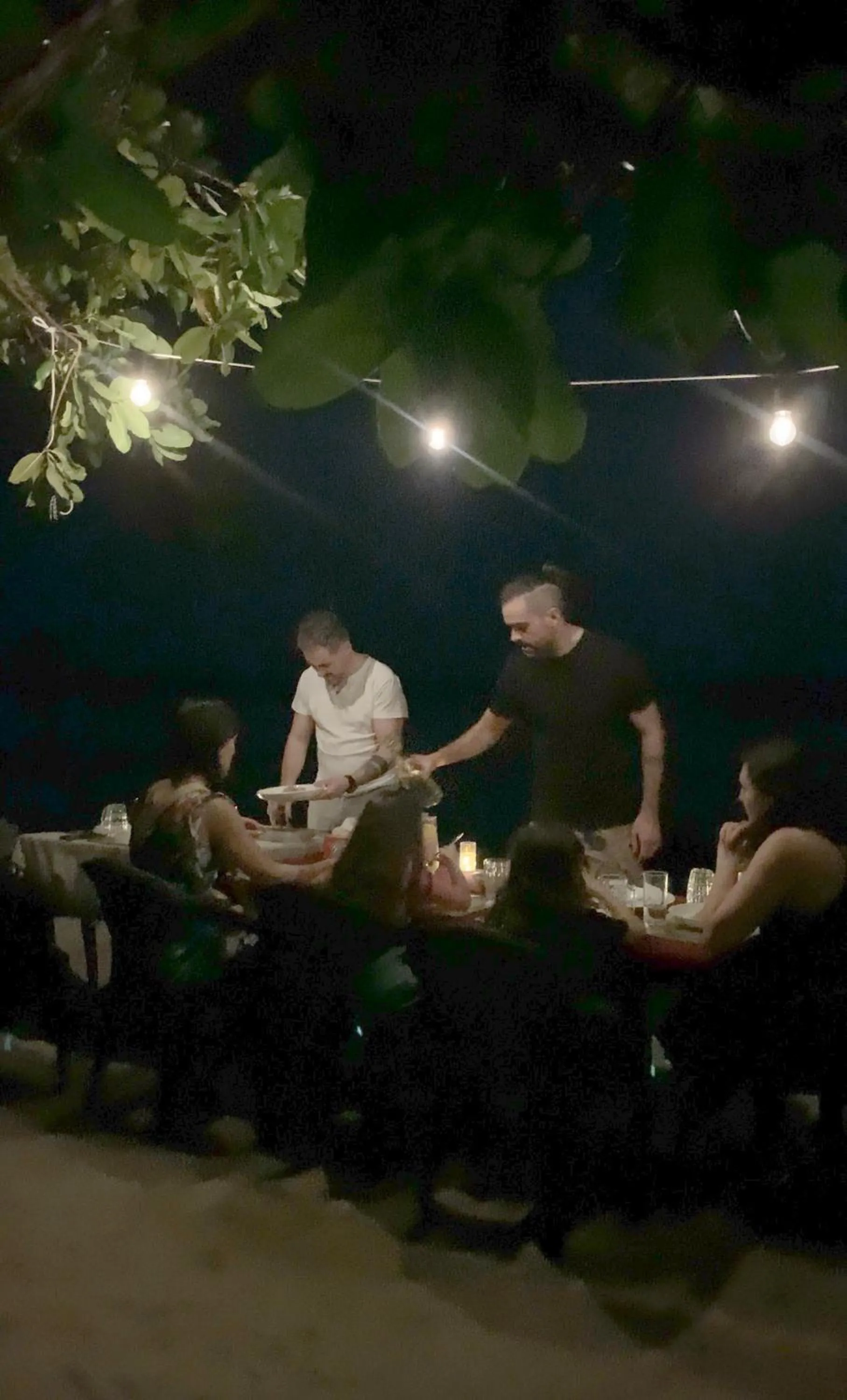 Restaurant/places to eat in Skyinn omadhoo