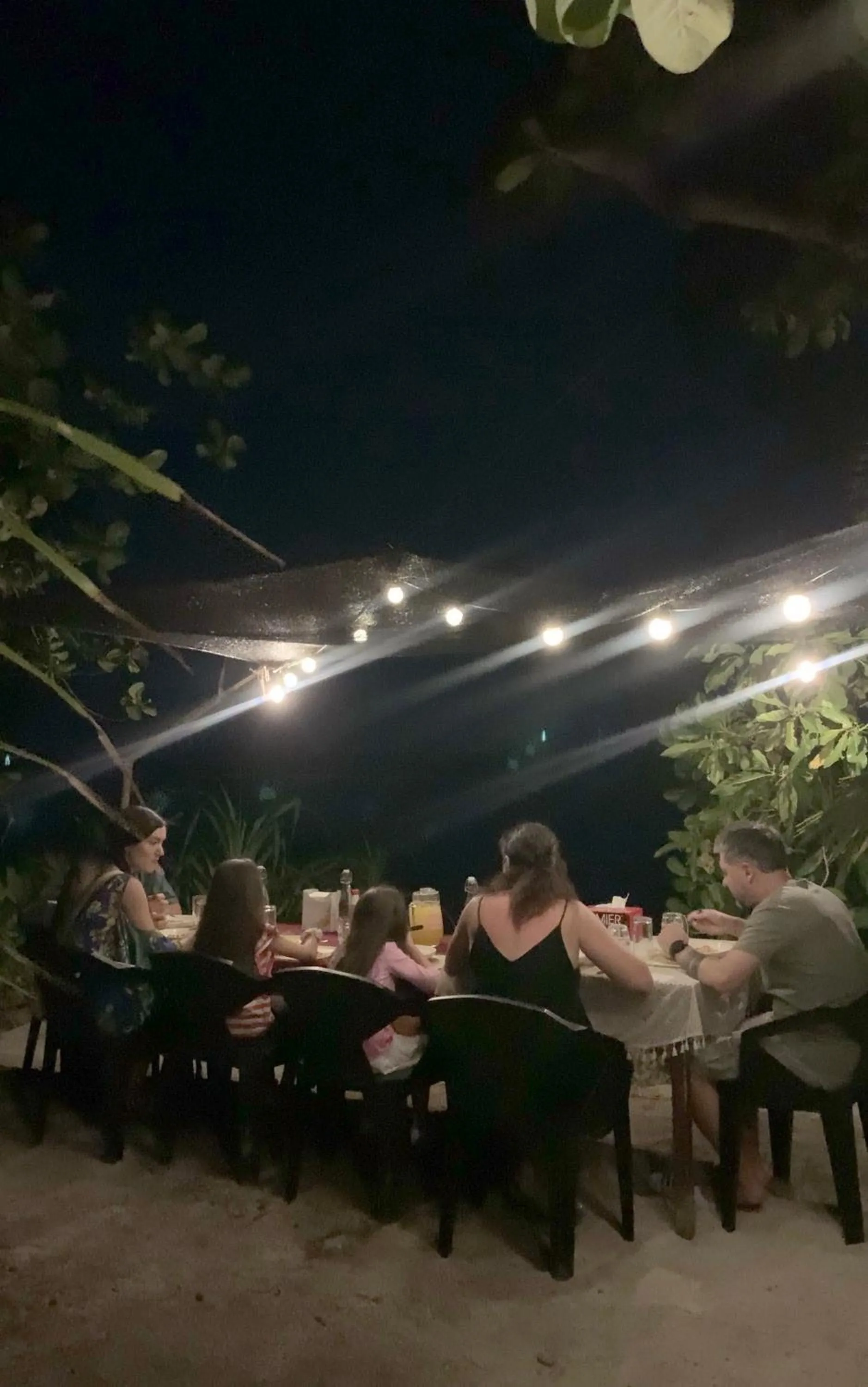 Restaurant/places to eat in Skyinn omadhoo