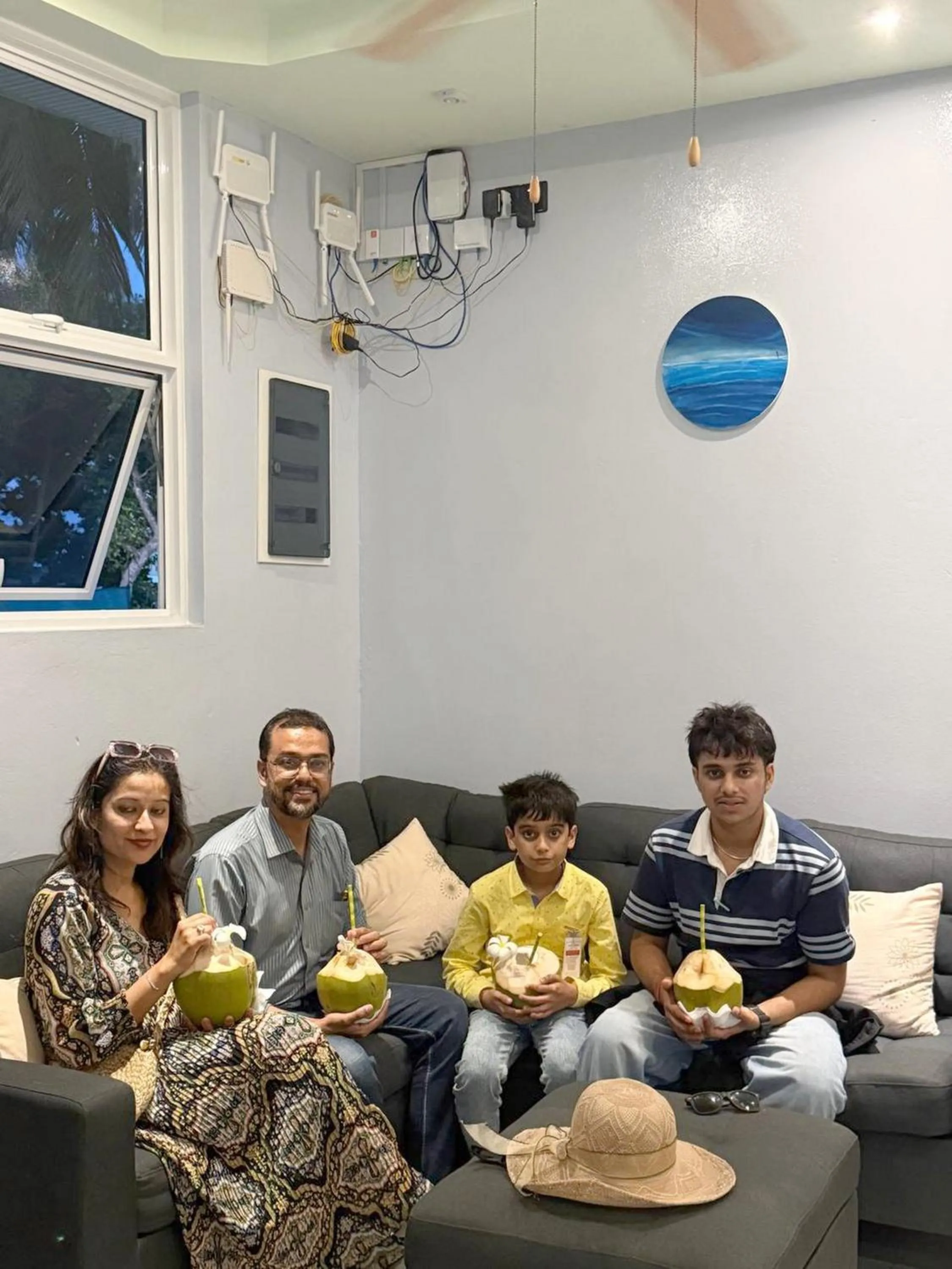 People in Skyinn omadhoo