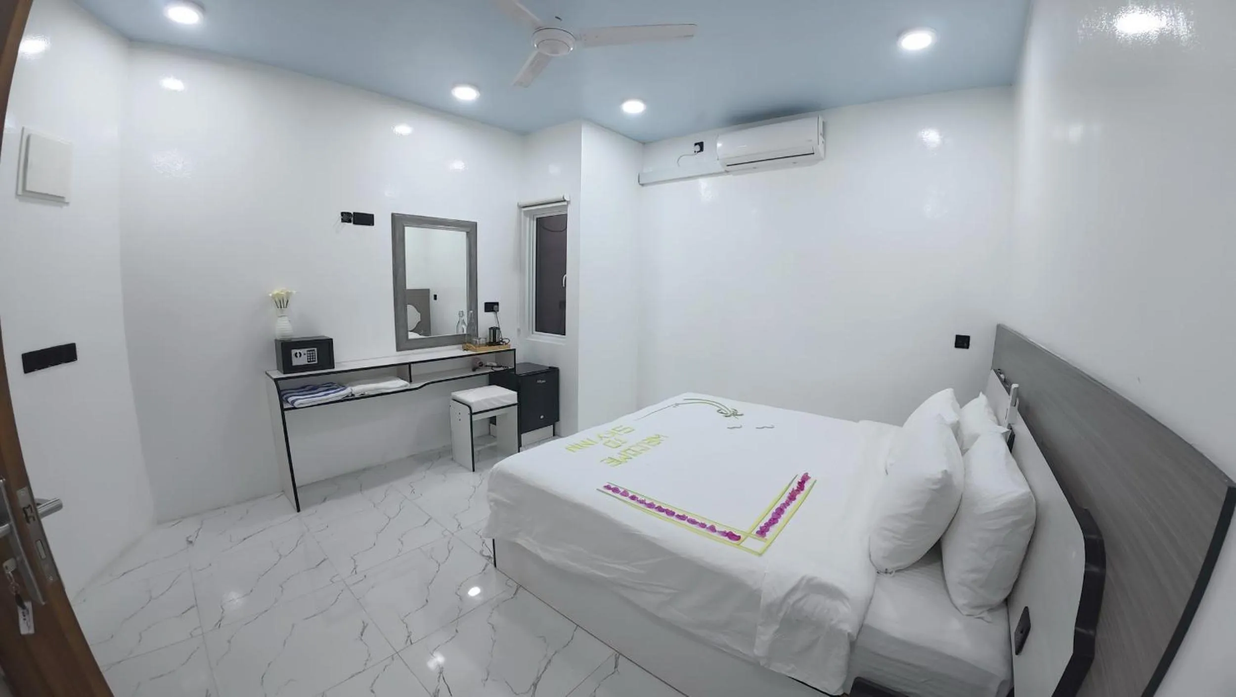 Bed in Skyinn omadhoo