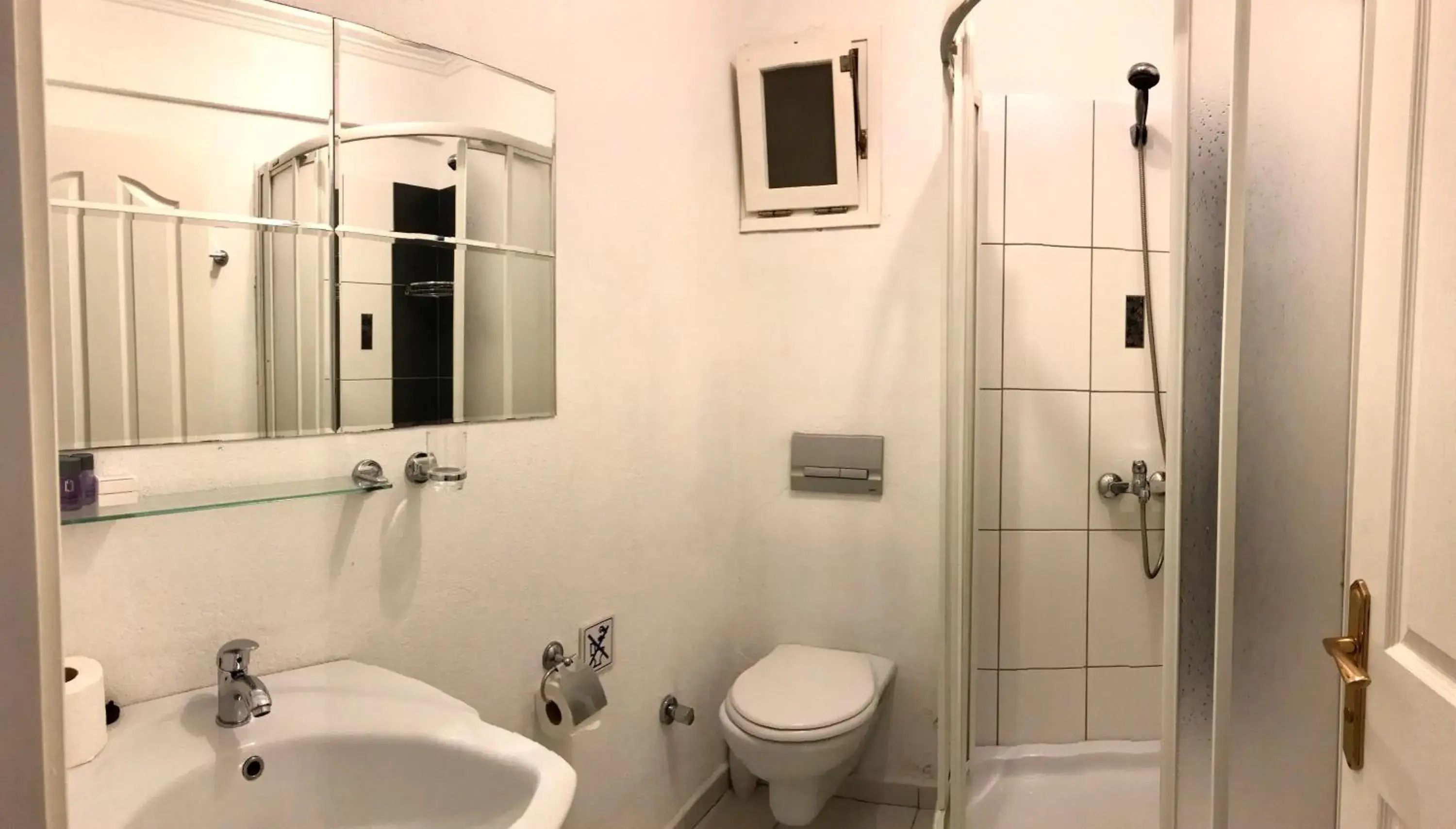 Bathroom in Su Hotel - Bodrum Bathroom in Su Hotel - Bodrum