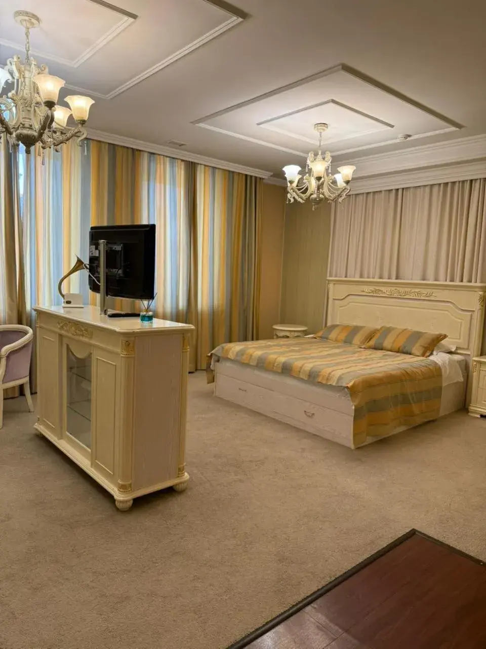 Deluxe Double Room with Bath in Vintage Boutique Hotel Deluxe Double Room with Bath in Vintage Boutique Hotel