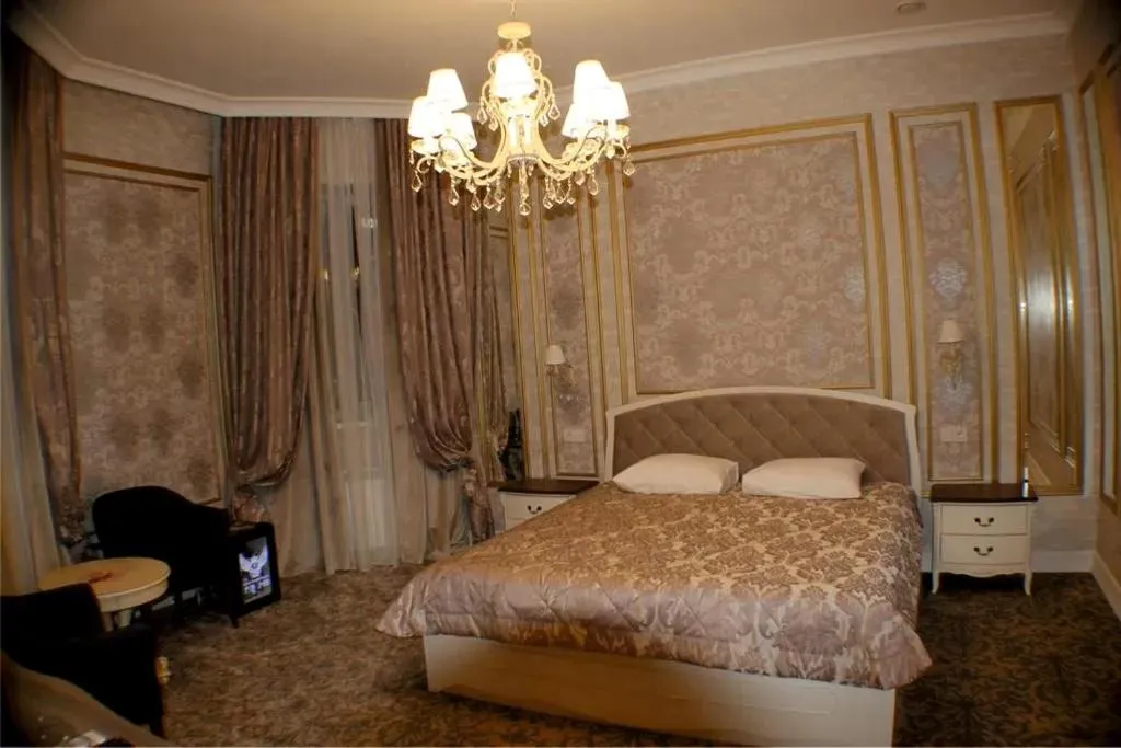 Budget Double Room in Vintage Boutique Hotel