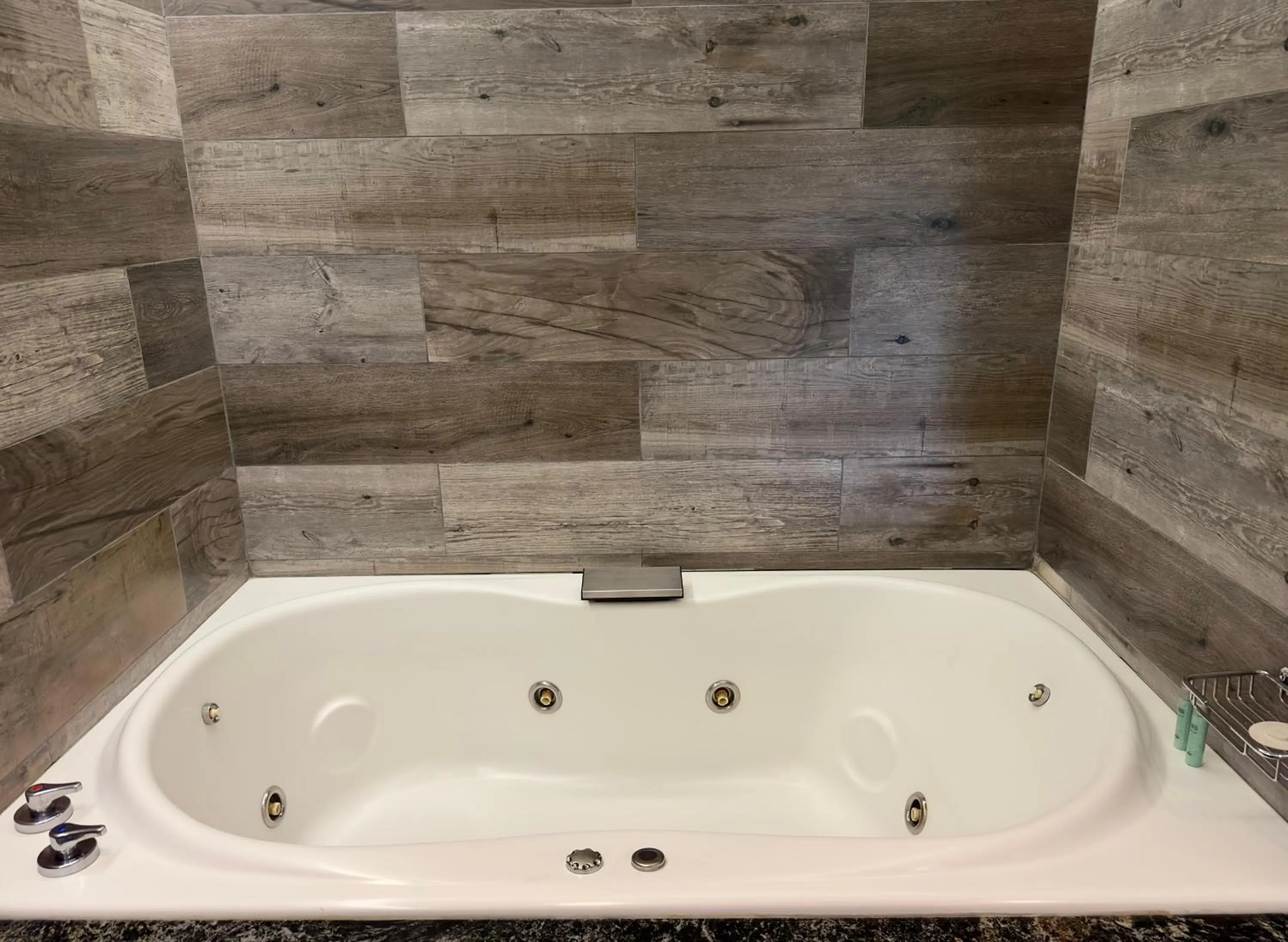 Hot Tub in Neper Hotel