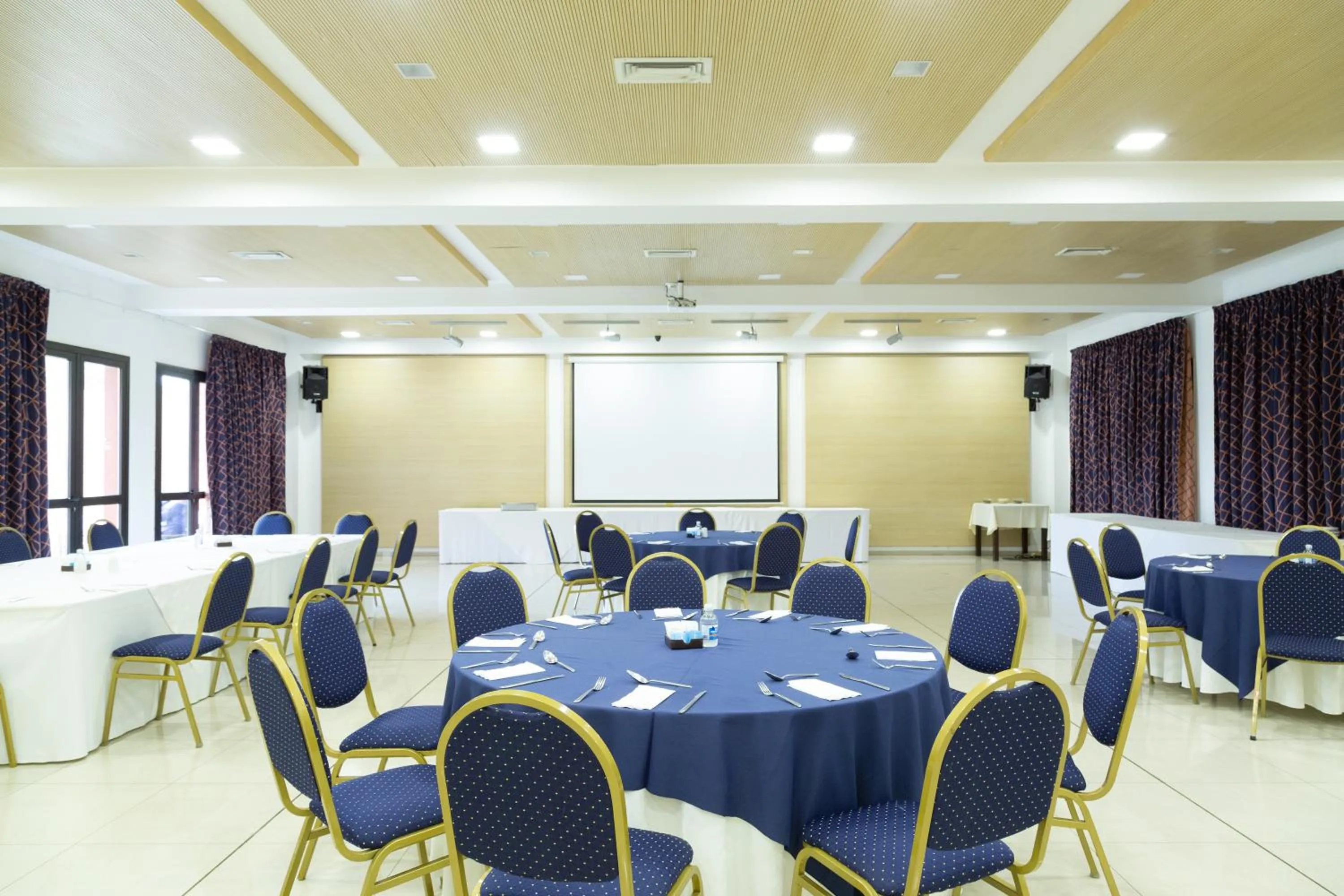 Lounge or bar in Neper Hotel