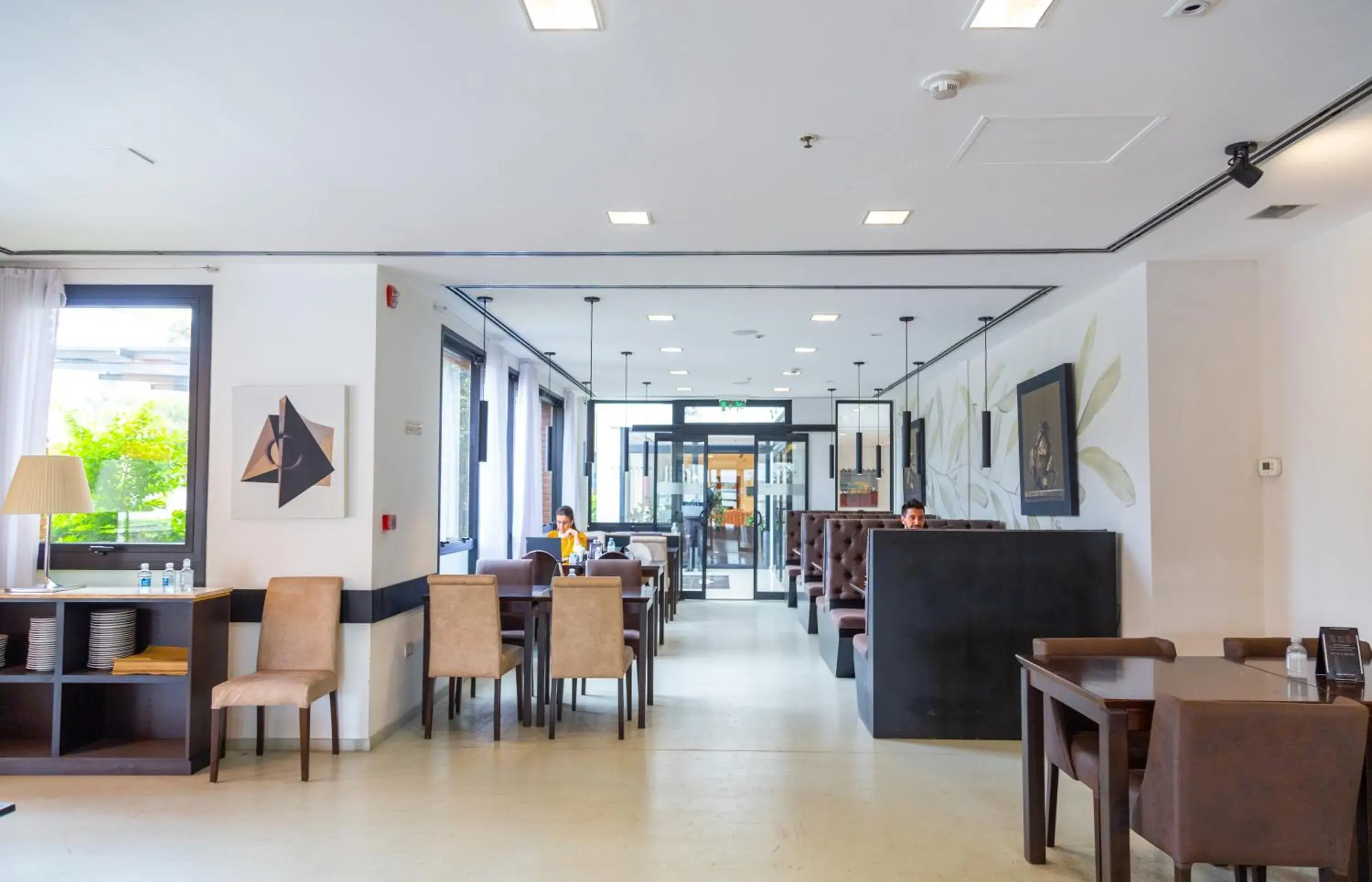 Restaurant/places to eat in Neper Hotel Restaurant/places to eat in Neper Hotel