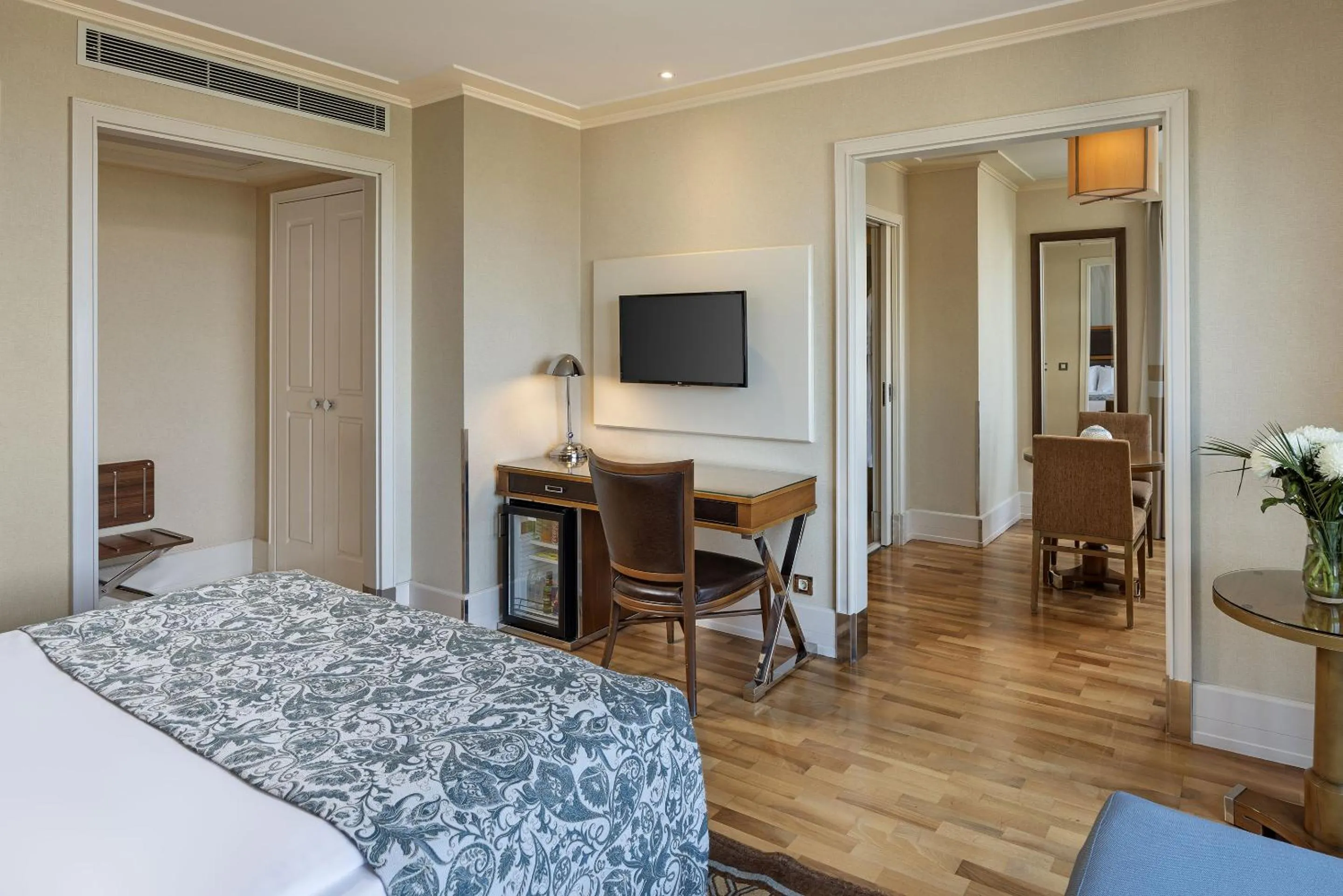 Photo of the whole room, Bed in Titanic City Taksim