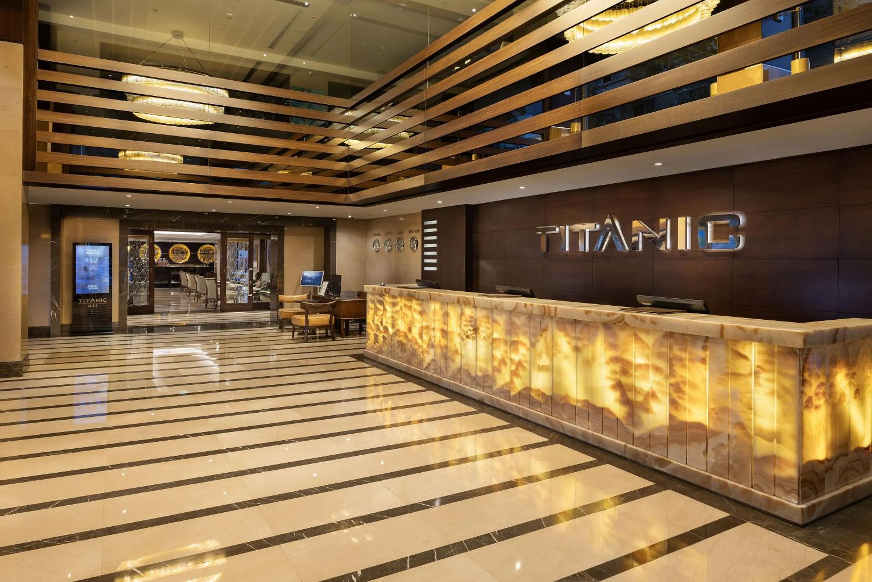 Lobby or reception in Titanic City Taksim