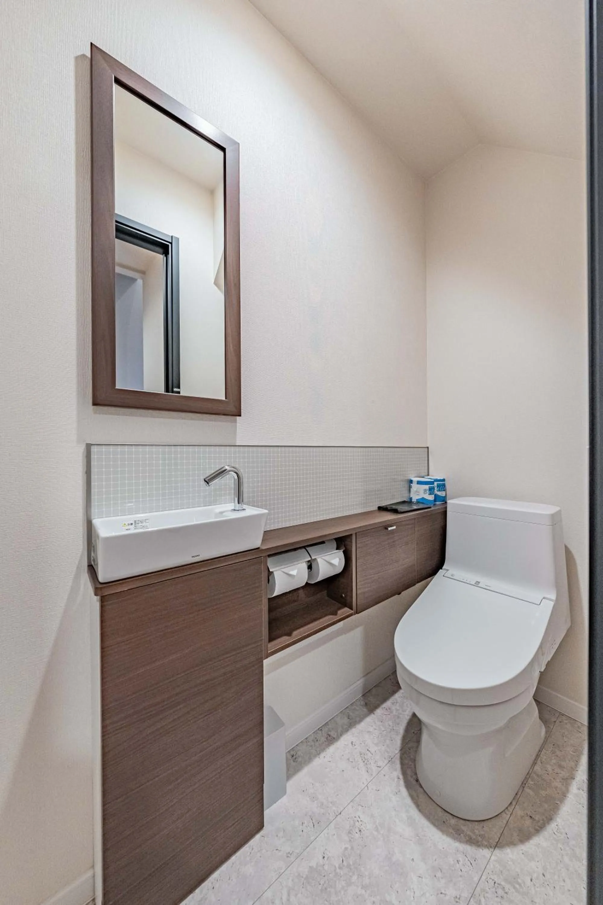 Toilet in Apartment Hotel 11 Villa Hanazonocho