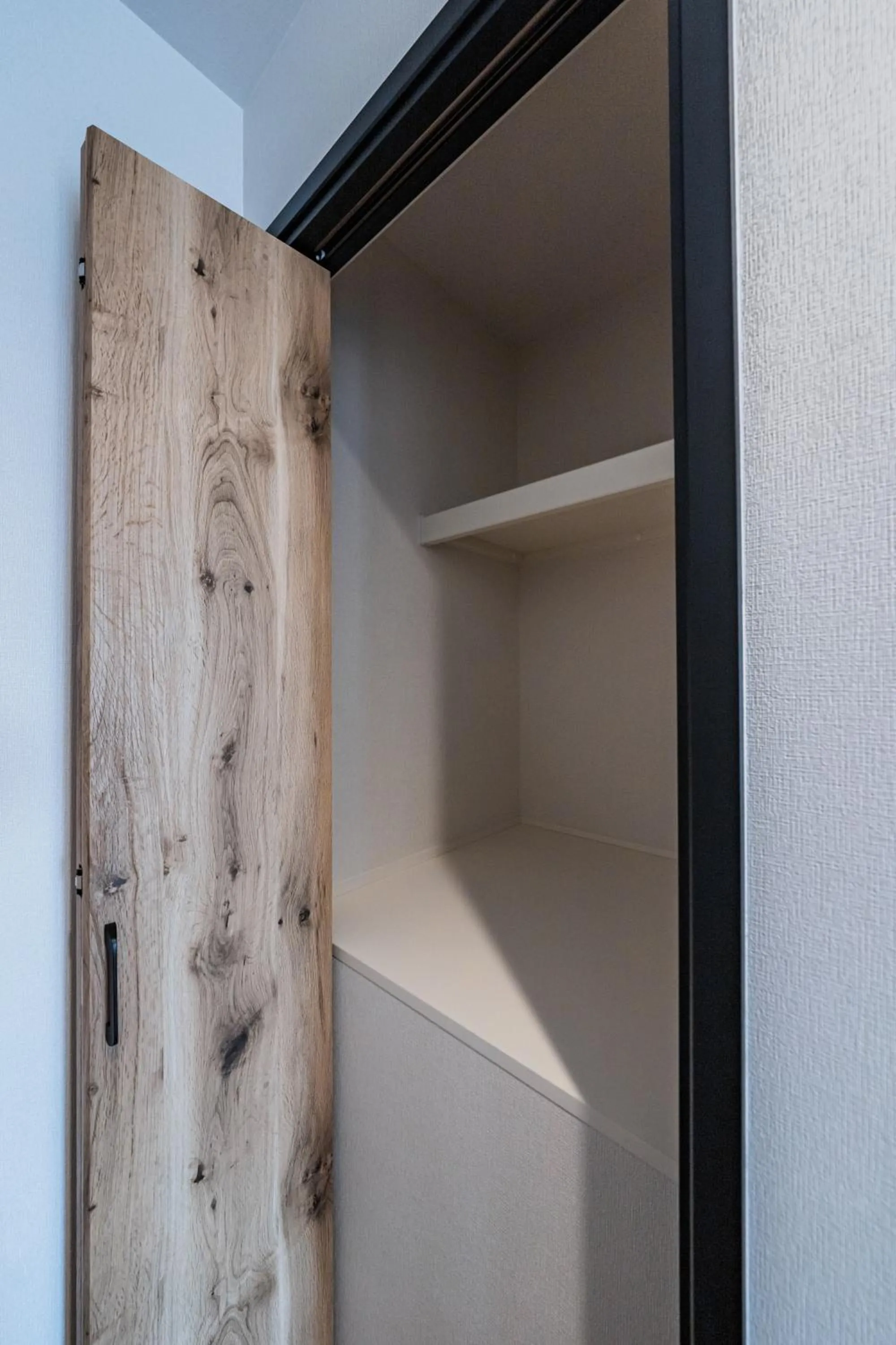 wardrobe in Apartment Hotel 11 Villa Hanazonocho