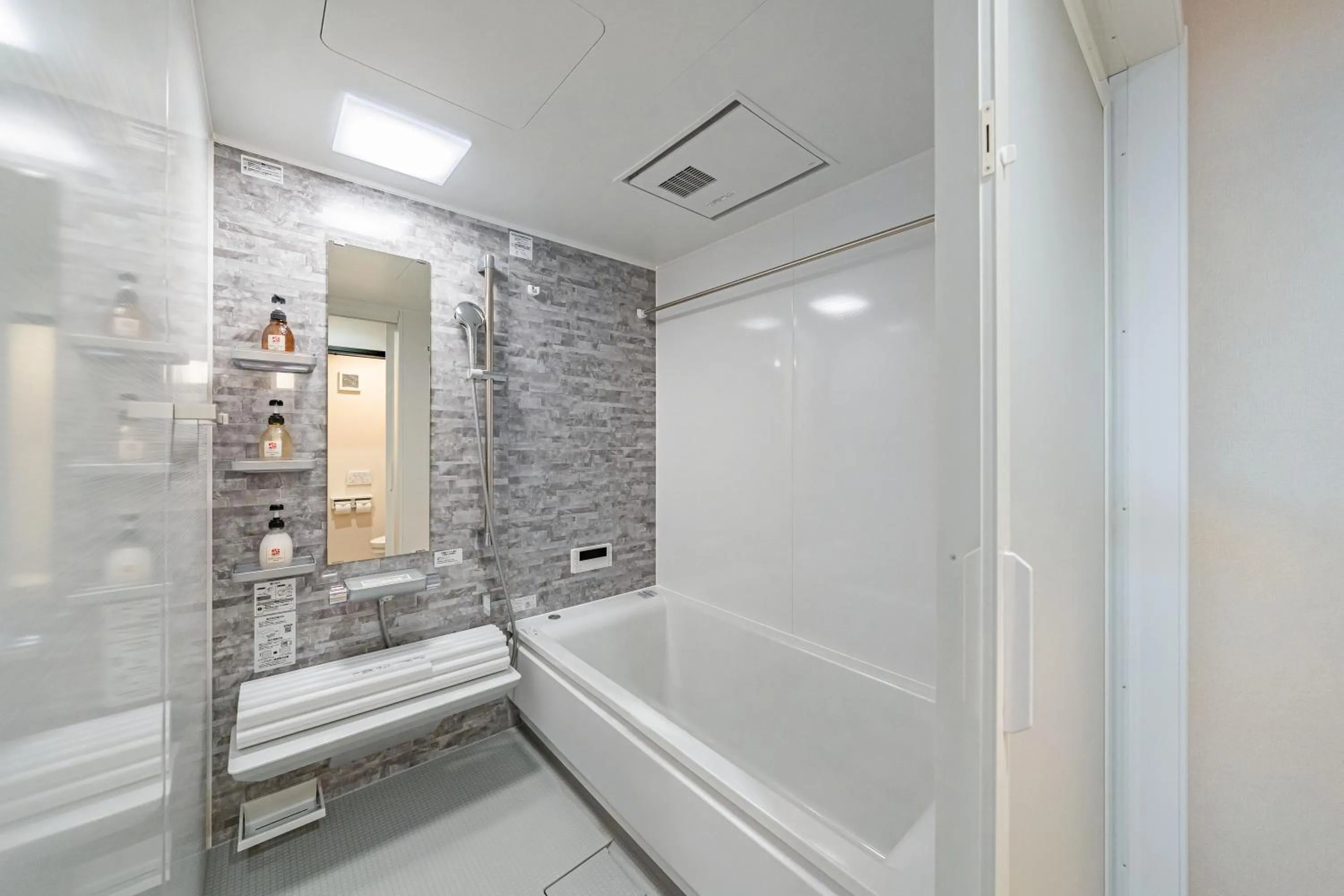 Shower in Apartment Hotel 11 Villa Hanazonocho