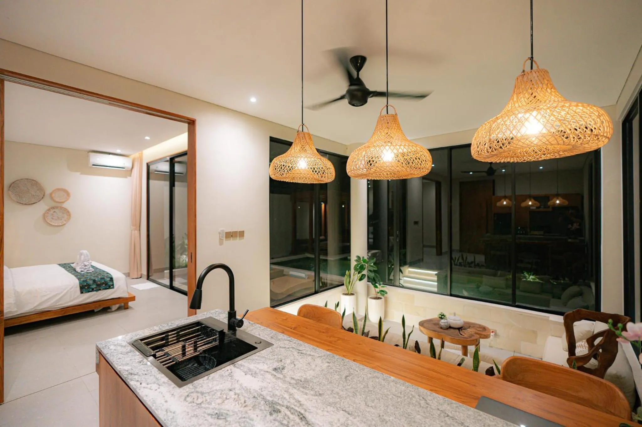 Kitchen or kitchenette, Bed in Villa Manna Ubud