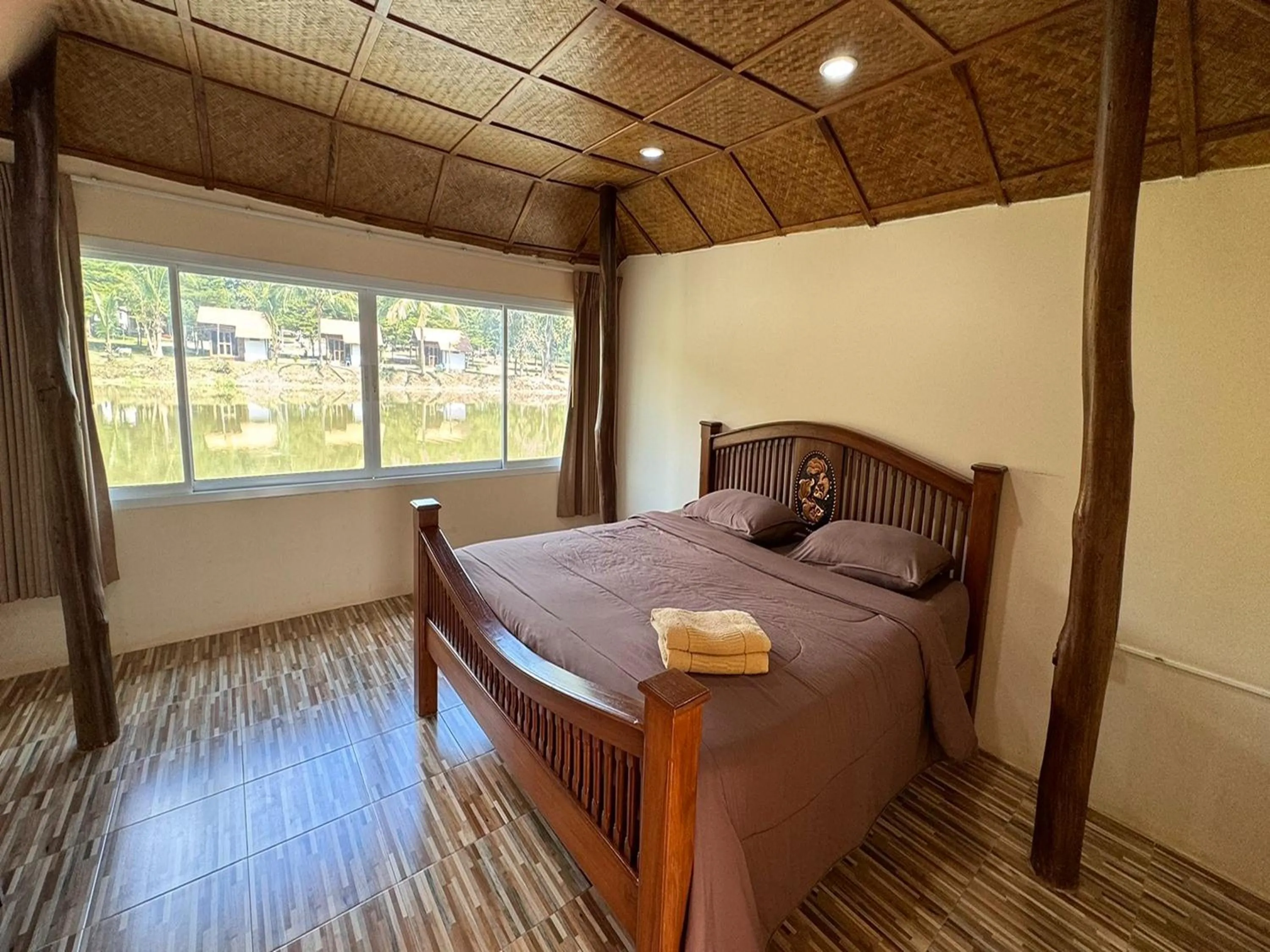 Photo of the whole room, Bed in Fahluang Resort