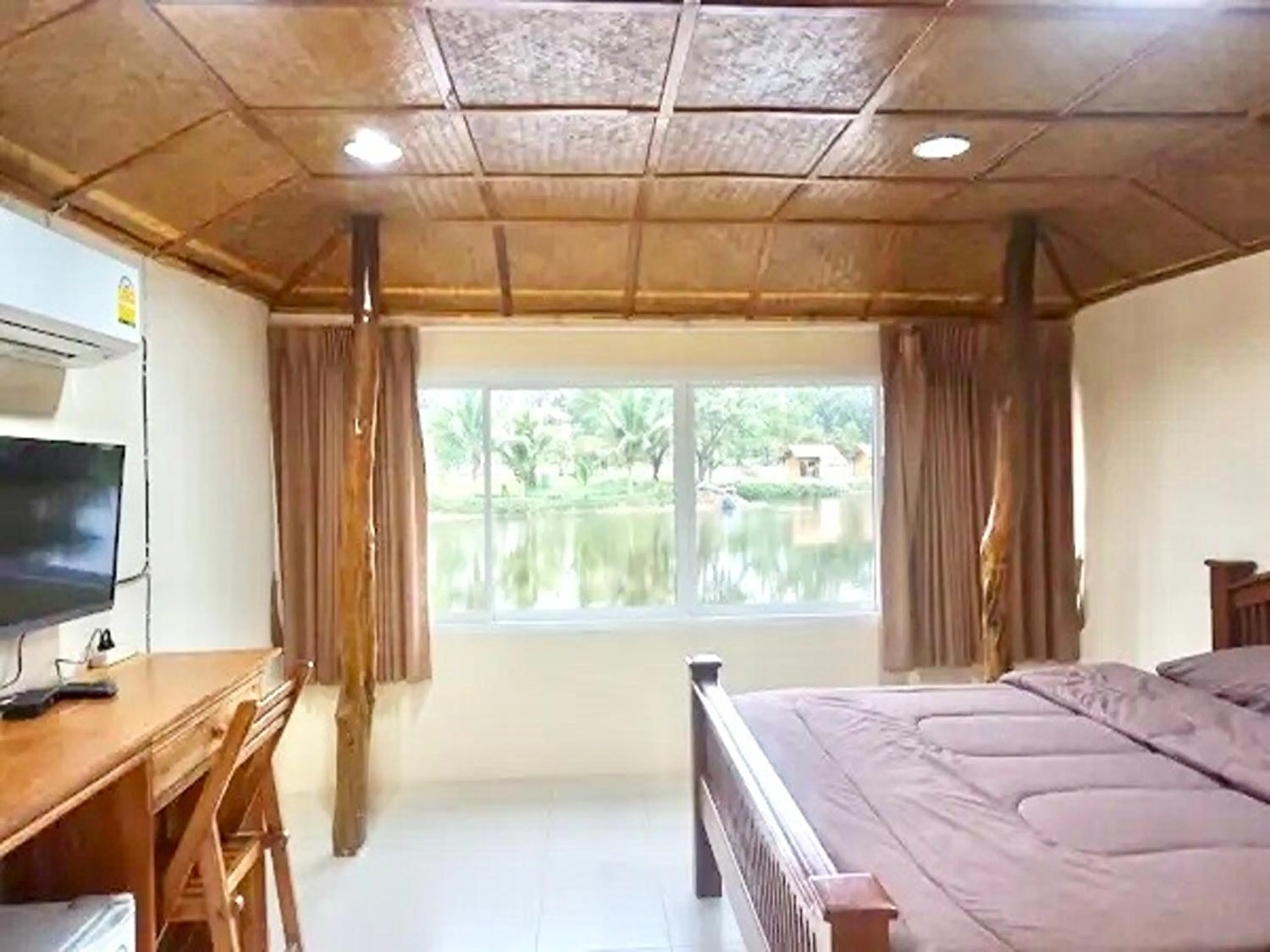 Photo of the whole room, Bed in Fahluang Resort